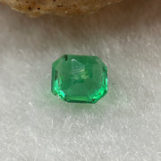 Natural Colombia Vivid Green Emerald (Beryl) Cut-Cornered Rectangular Step cut 0.45ct 4.8 by 4.3 by 3.3mm - Huangs Jadeite and Jewelry Pte Ltd