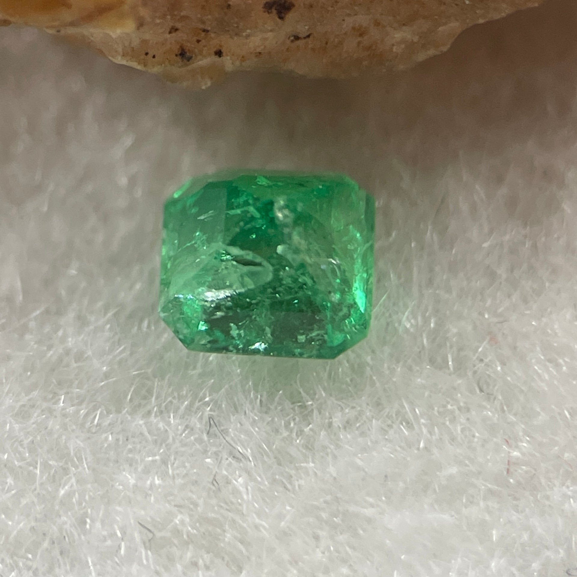 Natural Colombia Vivid Green Emerald (Beryl) Cut-Cornered Square Step cut 0.47ct 4.5 by 4.5 by 3.5mm - Huangs Jadeite and Jewelry Pte Ltd