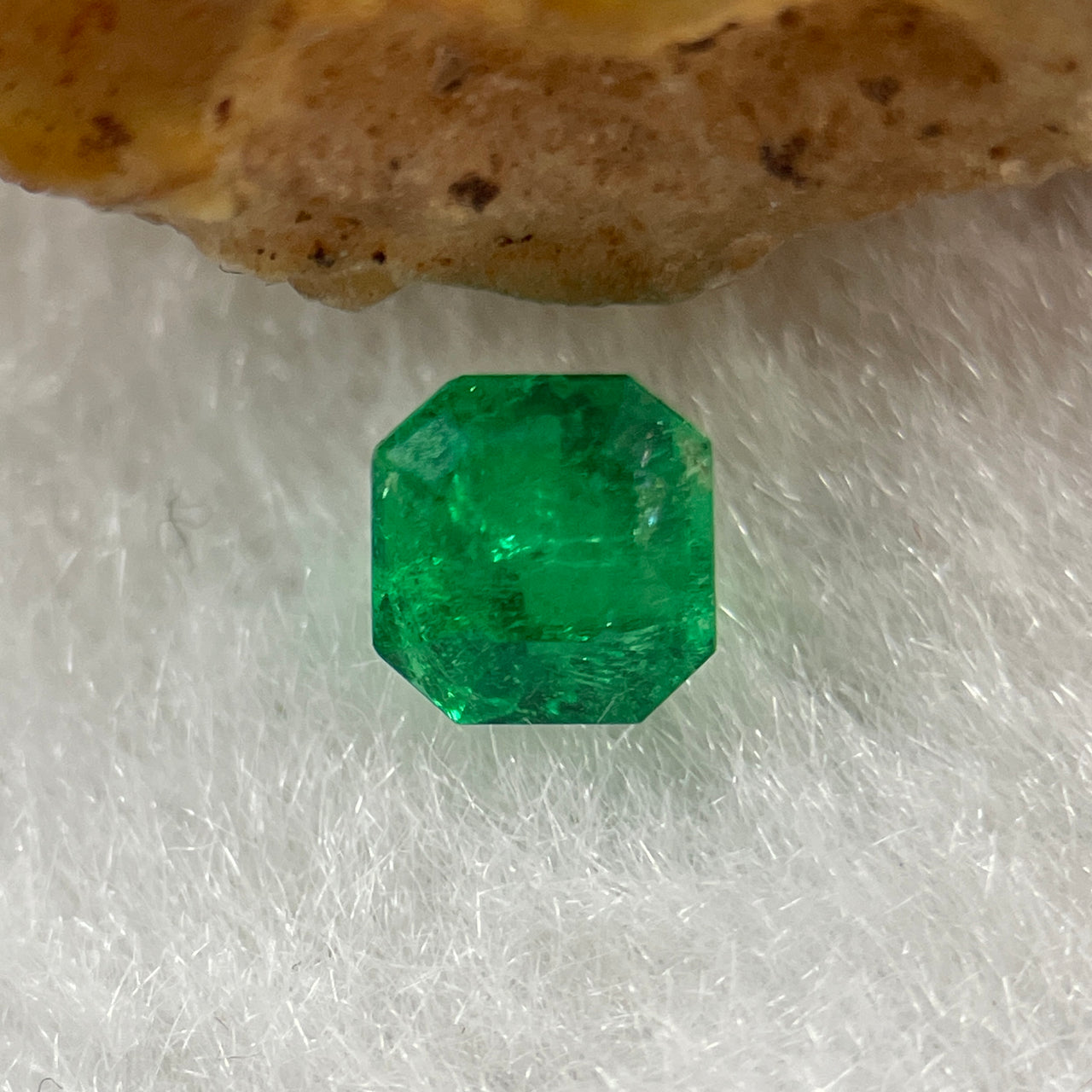Natural Colombia Green Emerald (Beryl) Cut-Cornered Rectangular step cut 0.53ct 4.5 by 4.5 by 3.8mm - Huangs Jadeite and Jewelry Pte Ltd