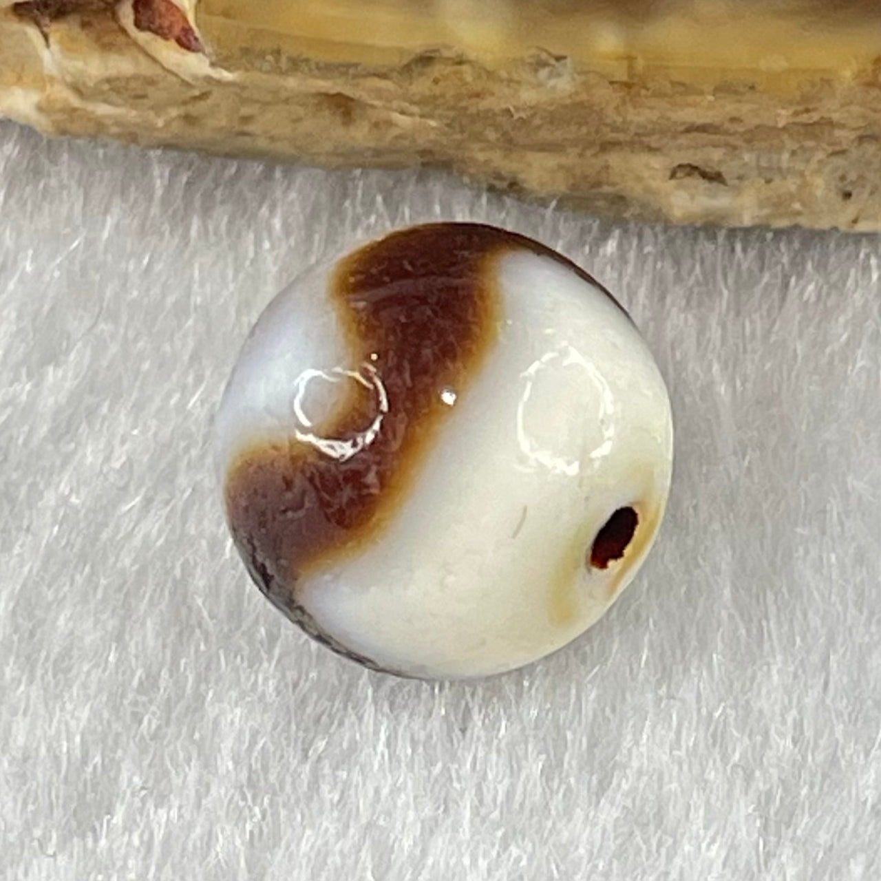 Natural Powerful Tibetan Old Oily Agate Tiger Tooth Daluo Dzi Bead Heavenly Master (Tian Zhu) 虎呀天诛 1.33g 9.5 by 10.0mm - Huangs Jadeite and Jewelry Pte Ltd