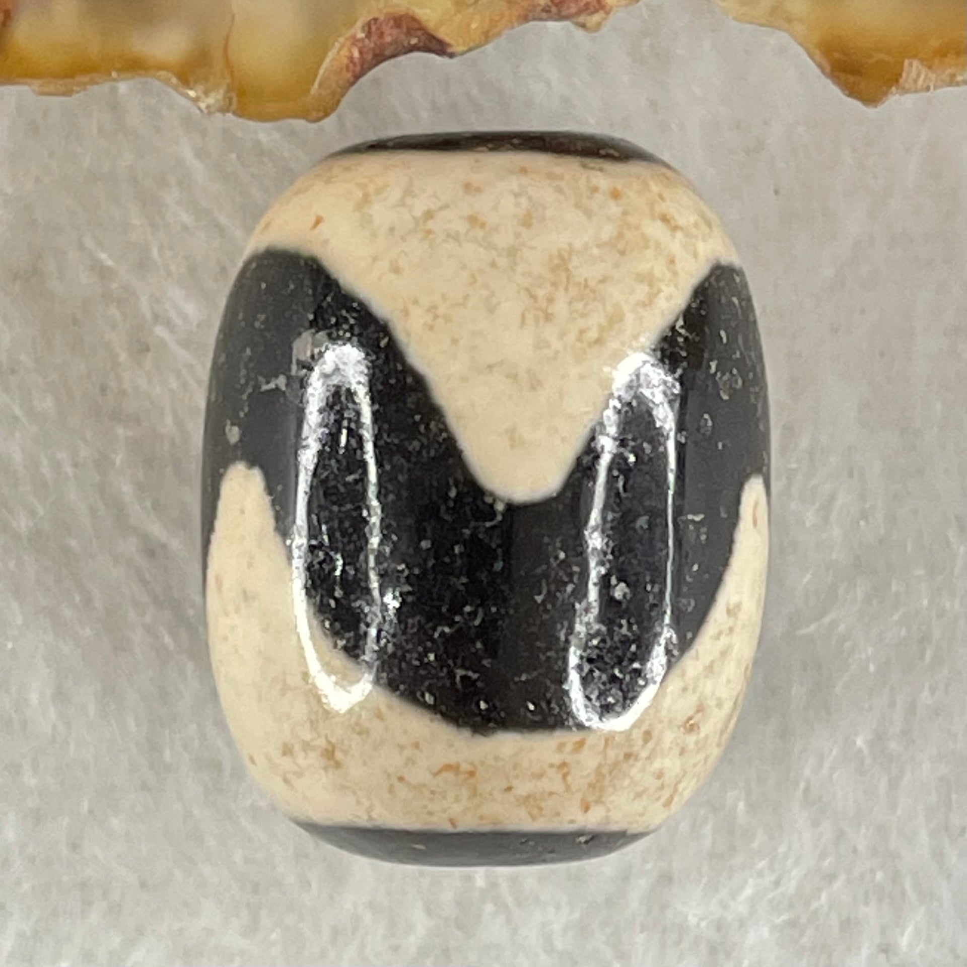 Natural Powerful Tibetan Old Oily Agate Tiger Tooth Daluo Dzi Bead Heavenly Master (Tian Zhu) 虎呀天诛 5.24g 17.7 by 13.7mm - Huangs Jadeite and Jewelry Pte Ltd