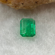 Natural Colombia Vivid Green Emerald (Beryl) Cut-Cornered Rectangular Step cut 0.46ct 5.9 by 4.6 by 1.9mm - Huangs Jadeite and Jewelry Pte Ltd