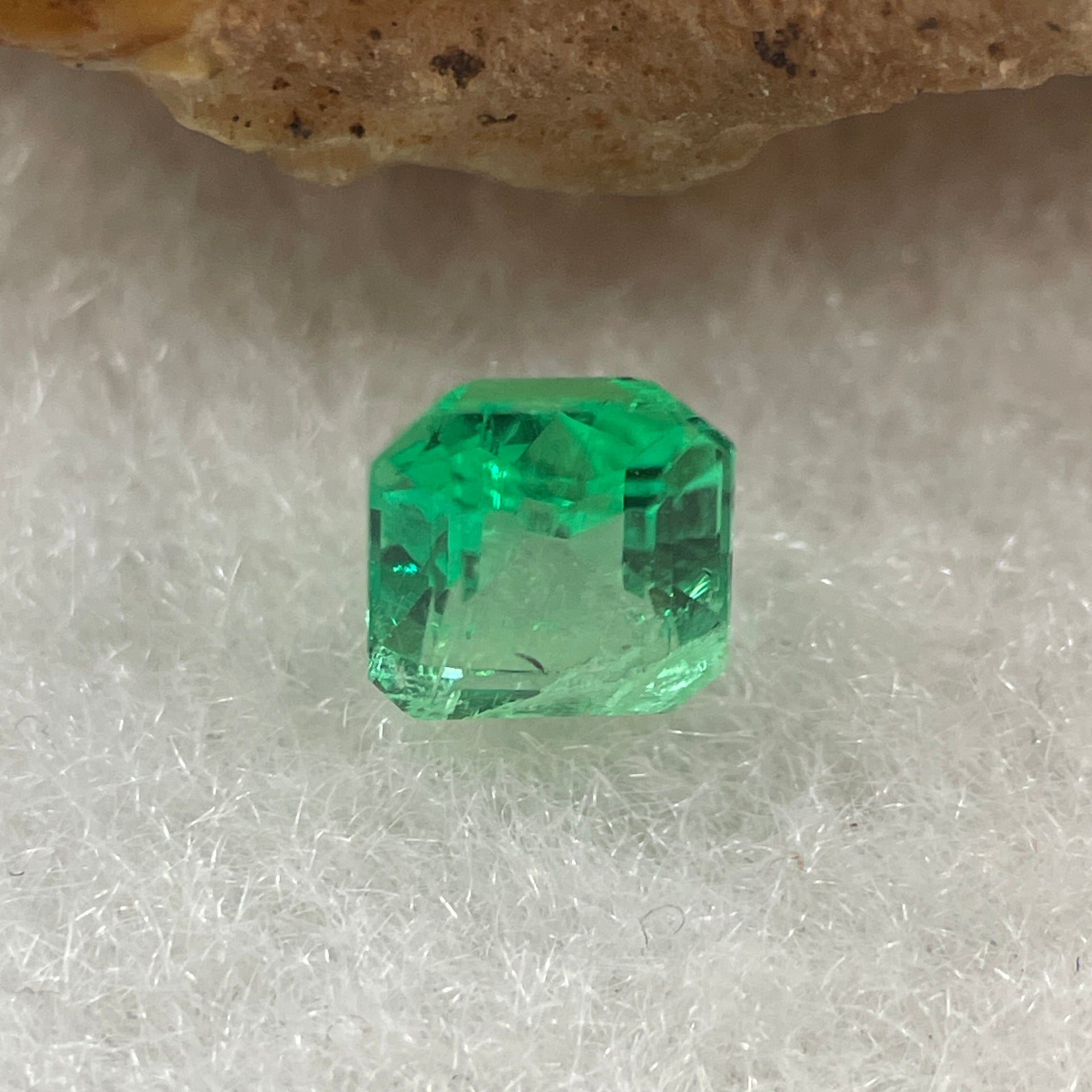 Natural Colombia Vivid Green Emerald (Beryl) Cut-Cornered Square Step cut 0.49ct 4.6 by 4.5 by 3.2mm - Huangs Jadeite and Jewelry Pte Ltd