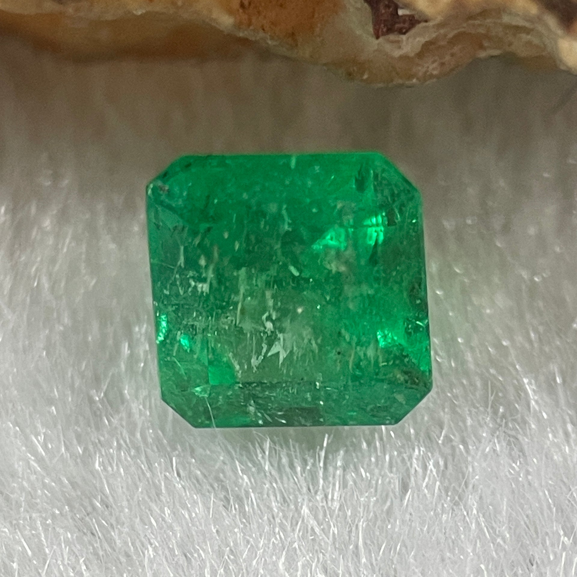 Natural Colombia Green Emerald (Beryl) Cut-Cornered Rectangular step cut 0.85ct 5.4 by 5.3 by 4.0mm - Huangs Jadeite and Jewelry Pte Ltd