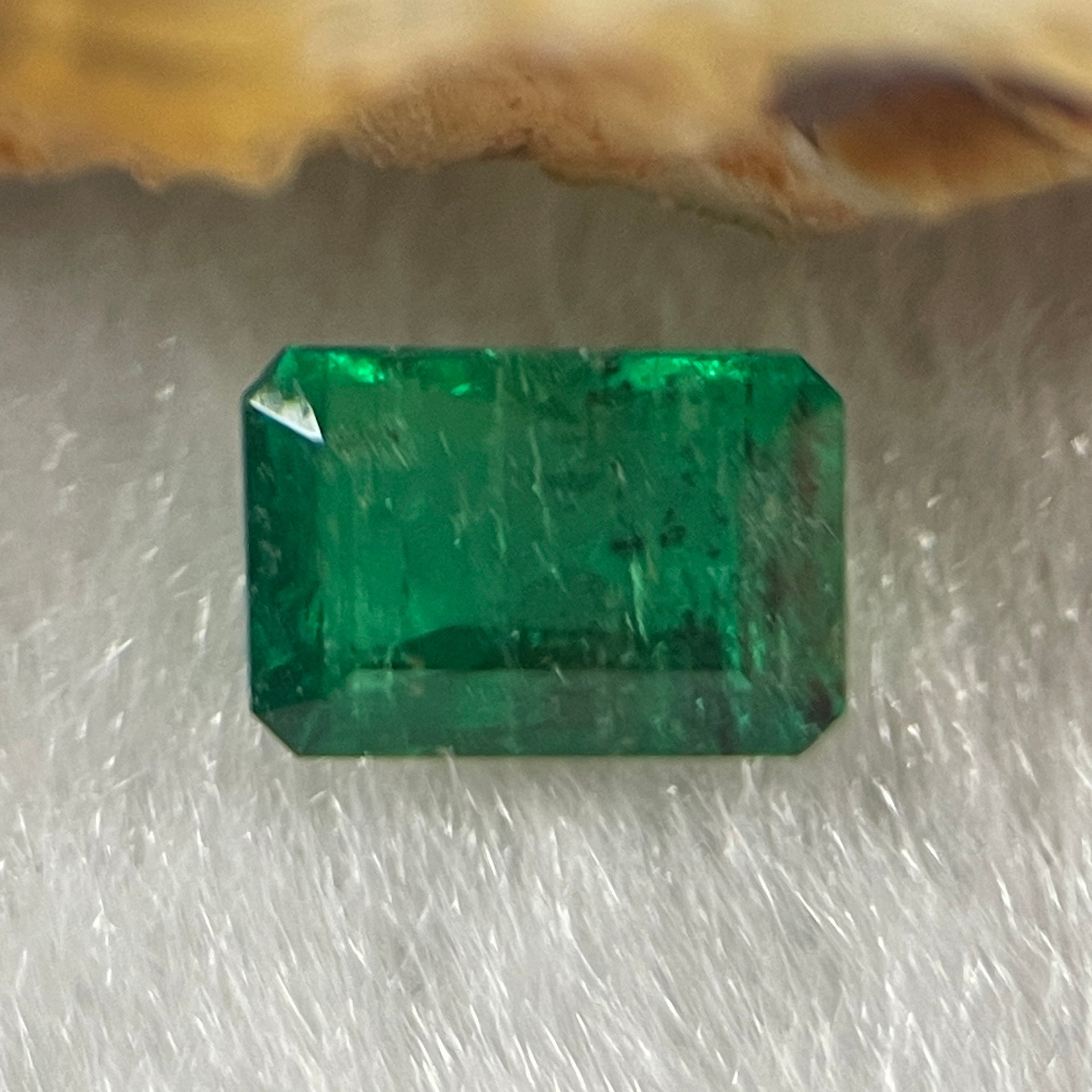 Natural Colombia Green Emerald (Beryl) Cut-Cornered Rectangular step cut 0.81ct 6.5 by 4.5 by 3.6mm - Huangs Jadeite and Jewelry Pte Ltd