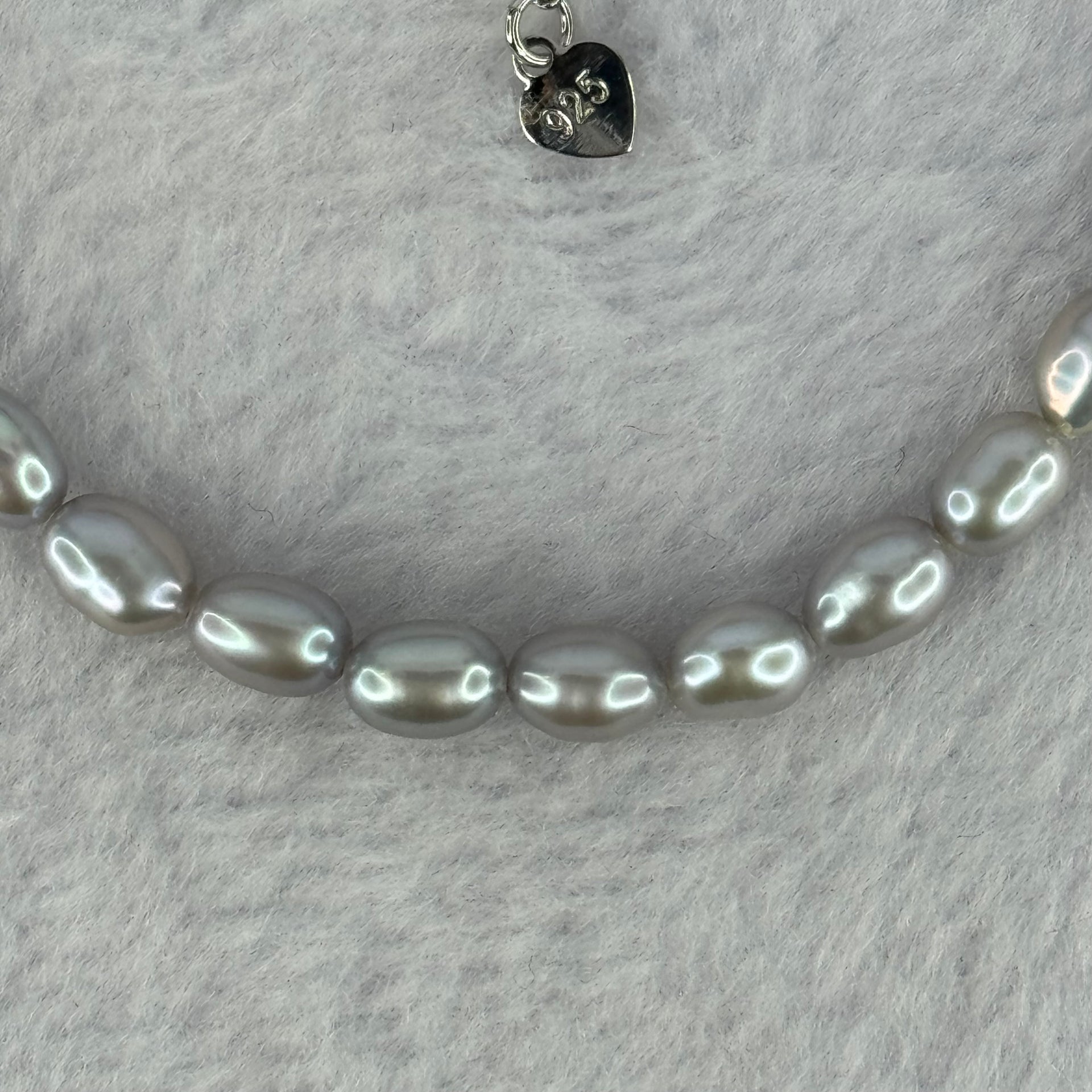 Natural Grey Pearl in S925 Sliver Bracelet 天然灰珍珠925银手链 8.01g 14cm 5.6mm 21 Beads - Huangs Jadeite and Jewelry Pte Ltd