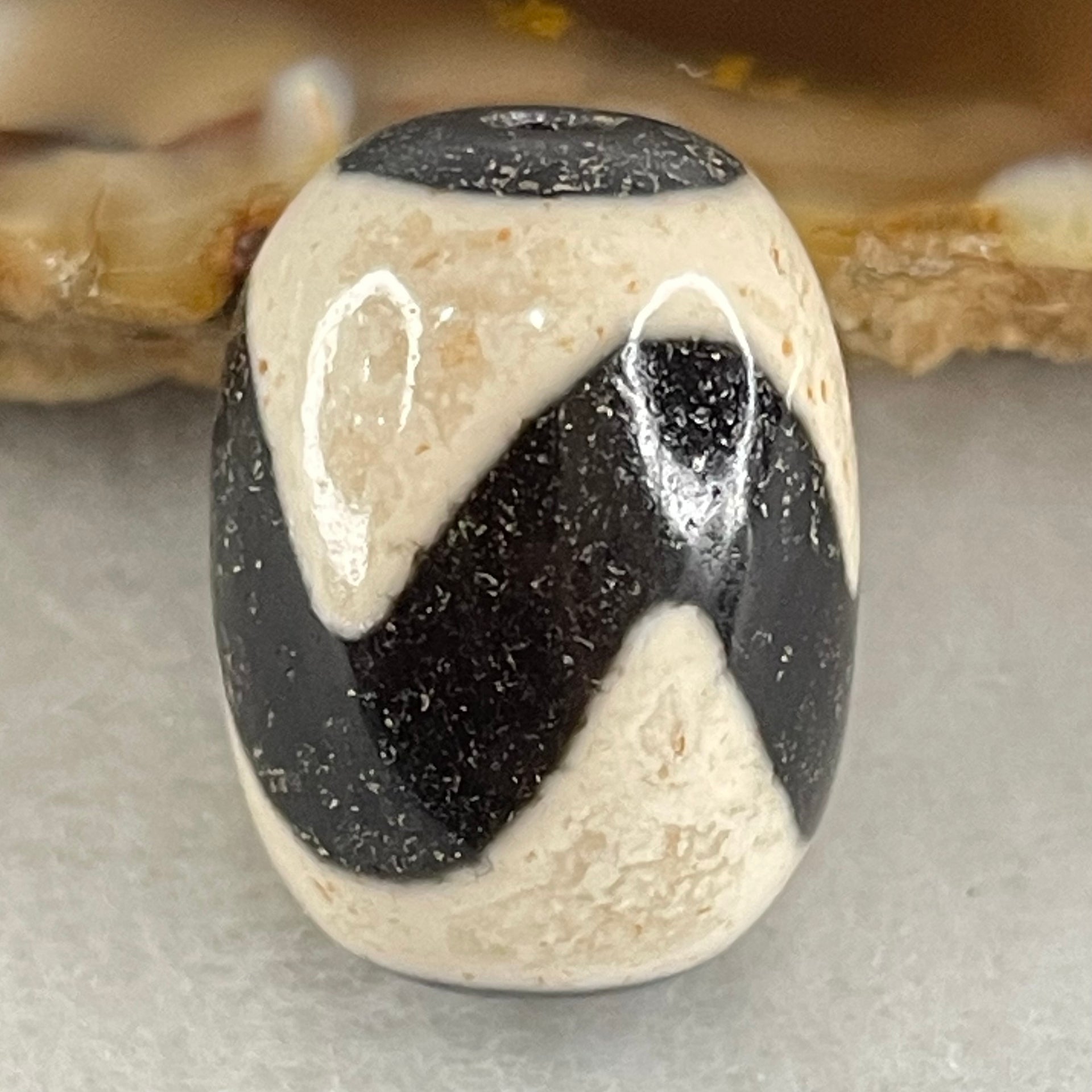 Natural Powerful Tibetan Old Oily Agate Tiger Tooth Daluo Dzi Bead Heavenly Master (Tian Zhu) 虎呀天诛 4.77g 17.7 by 13.3mm - Huangs Jadeite and Jewelry Pte Ltd