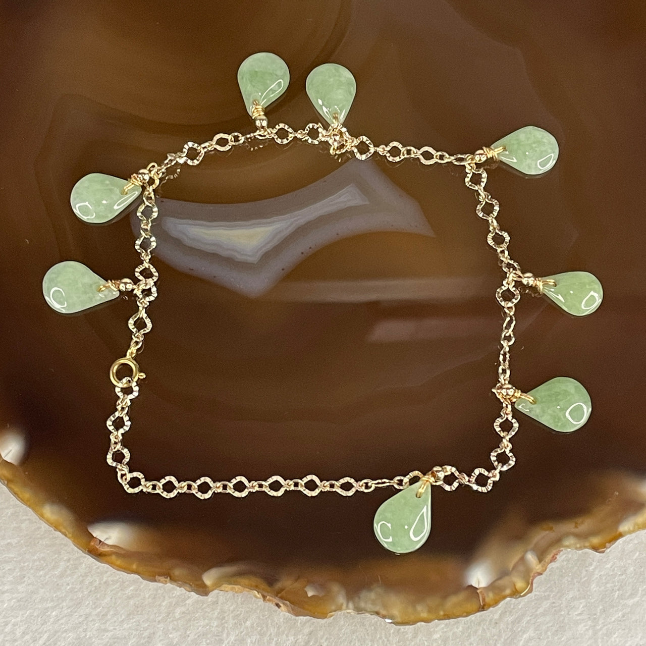 Natural Type A Apple Green Jadeite Teardrop Bracelet | Gold Color Adjustable Pear Cut Gemstone Charm (6.60g, 14-18cm 10.5x8.4x5.6mm)