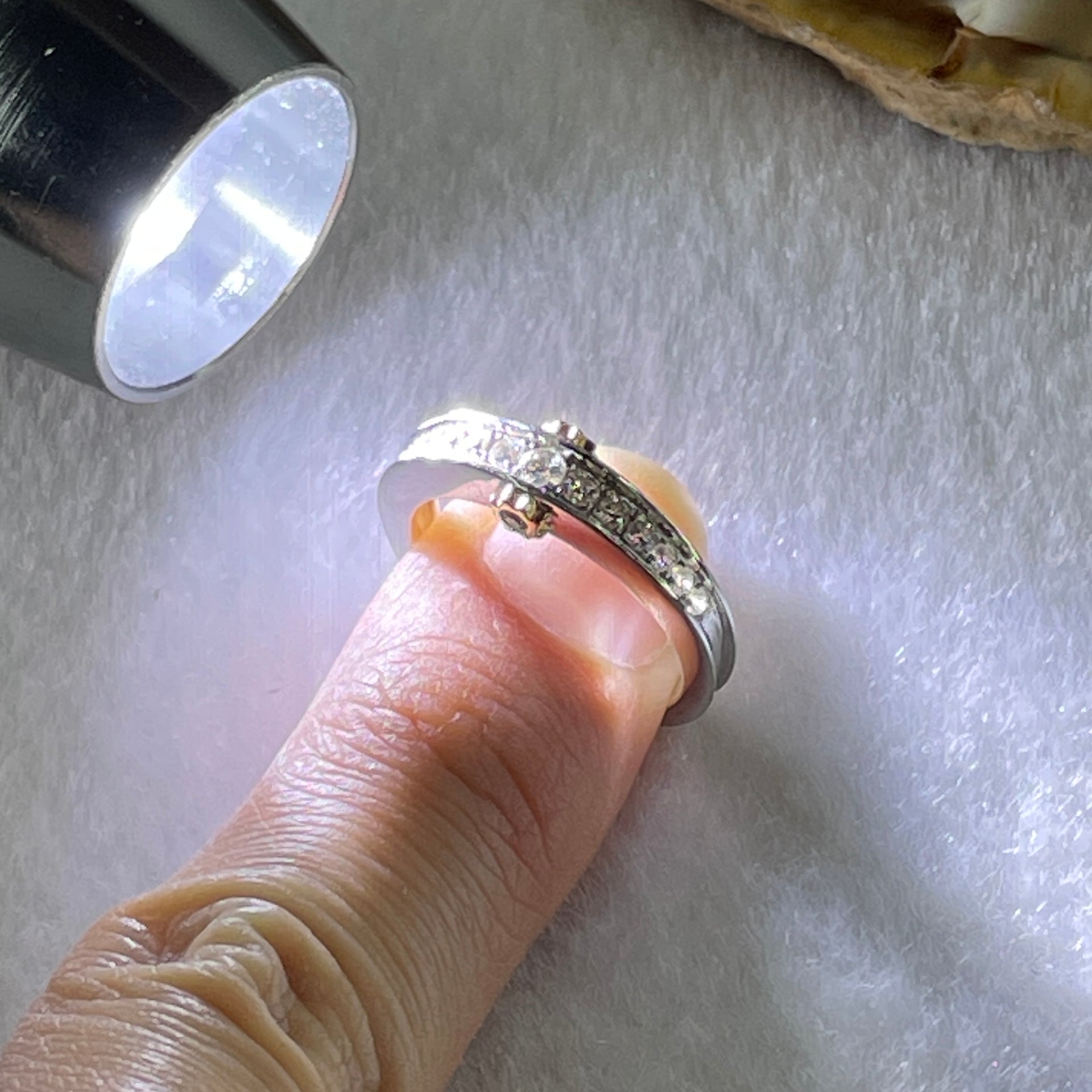 Pre-Love Gold Heart Celestial 18K 750 White Gold with Natural Diamonds Ring 3.40g US4.75 HK10 (Extra 3% for Credit Card included) - Huangs Jadeite and Jewelry Pte Ltd