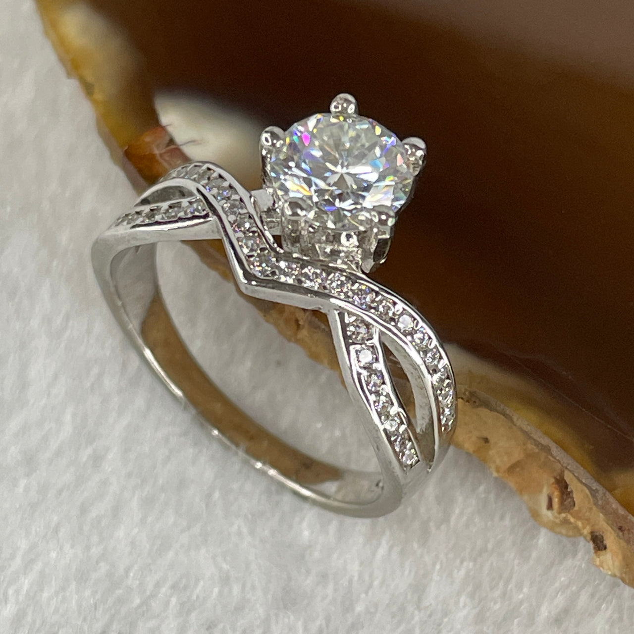 1.0Ct Colourless Round Brilliant Diameter 6.5mm VVS1 Excellent Cut Moissanite Excellent Polish Excellent Symmetry None Florescence in S925 Sliver Rings US 6.7 HK 14.8