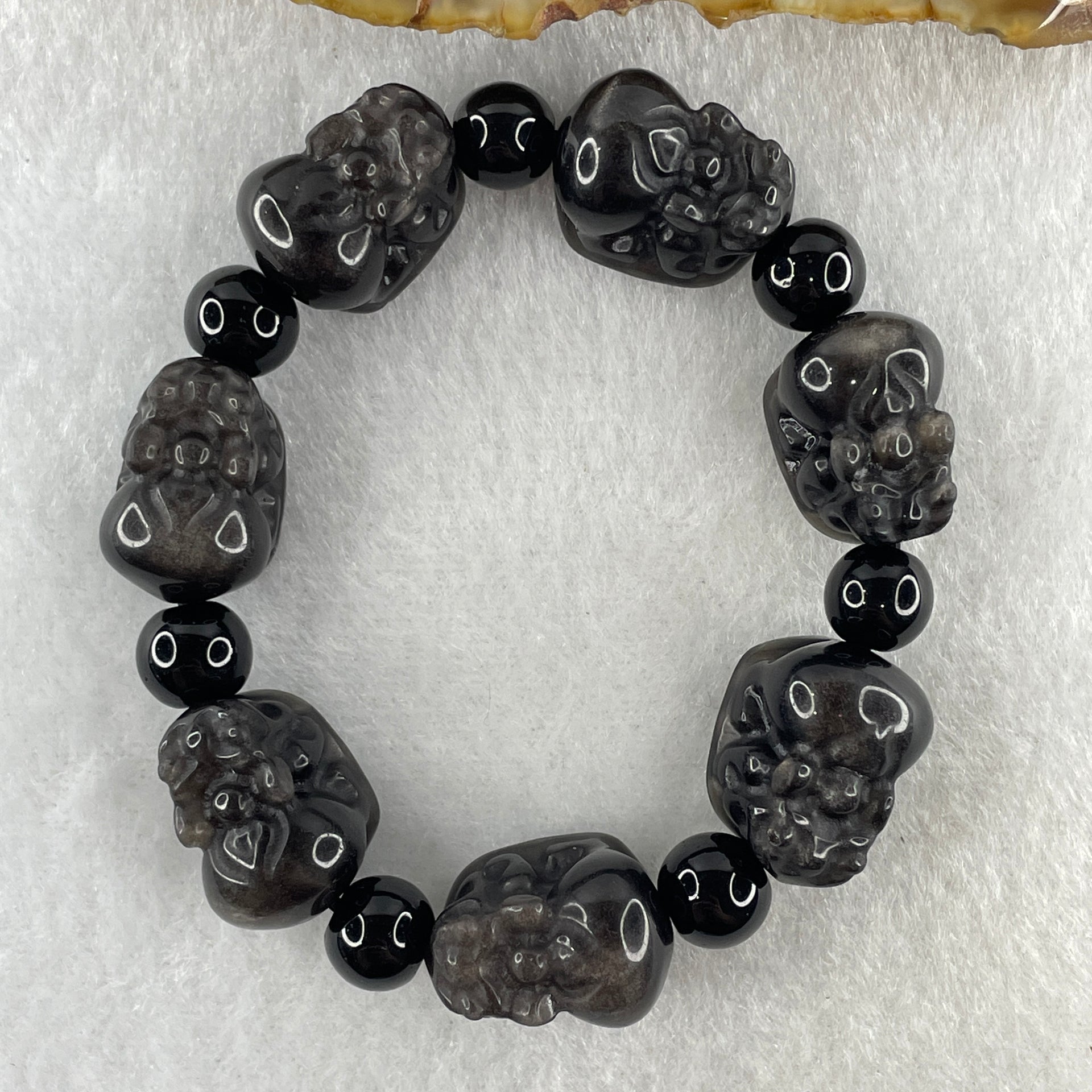 Medium Obsidian Pixiu 17.3 by 12.2 by 12.2mm 8pcs and 8 Beads 8.4mm Bracelet 34.11g 16cm - Huangs Jadeite and Jewelry Pte Ltd