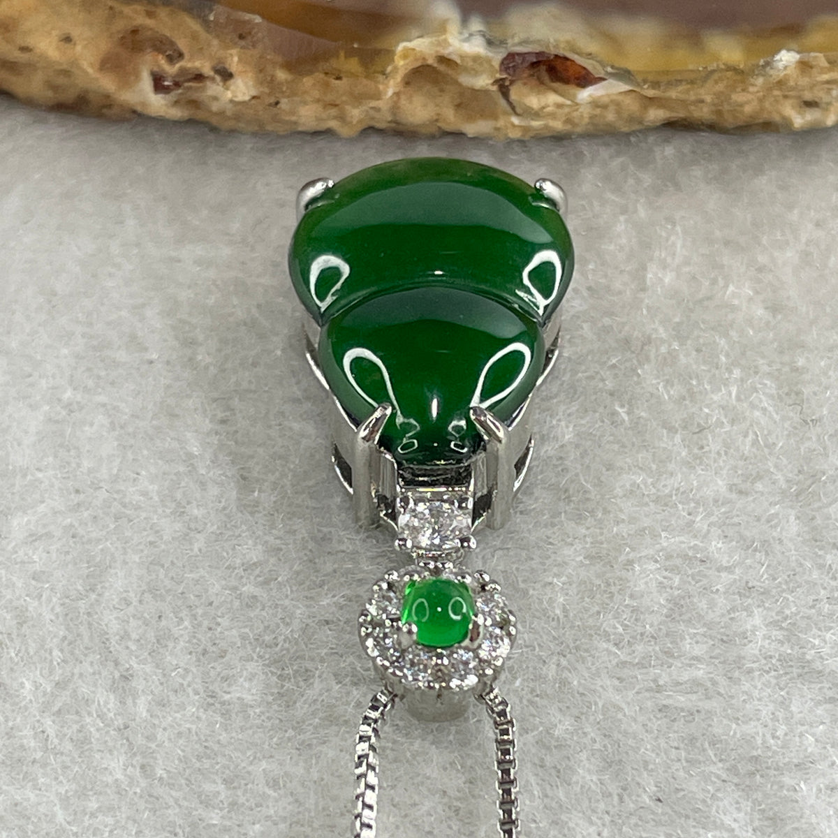 Natural Type A Omphacite Green Jadeite Hulu Necklace in S925 Silver | (5.62g | 42cm S925 | 16.8 x 12.1 x 4.0mm | Health, Abundance & Negative Energy Absorber, Feng Shui Prosperity & Longevity Necklace) - Huangs Jadeite and Jewelry Pte Ltd