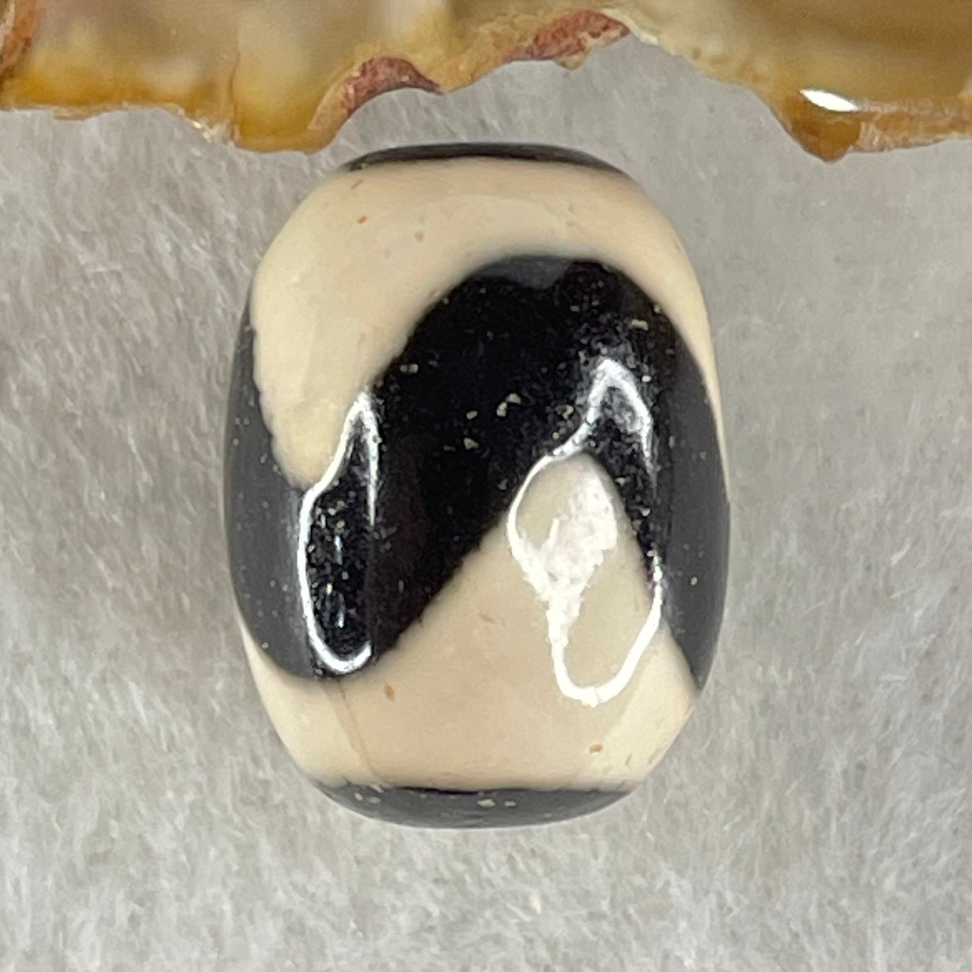 Natural Powerful Tibetan Old Oily Agate Tiger Tooth Daluo Dzi Bead Heavenly Master (Tian Zhu) 虎呀天诛 4.63g 17.7 by 13.3mm - Huangs Jadeite and Jewelry Pte Ltd