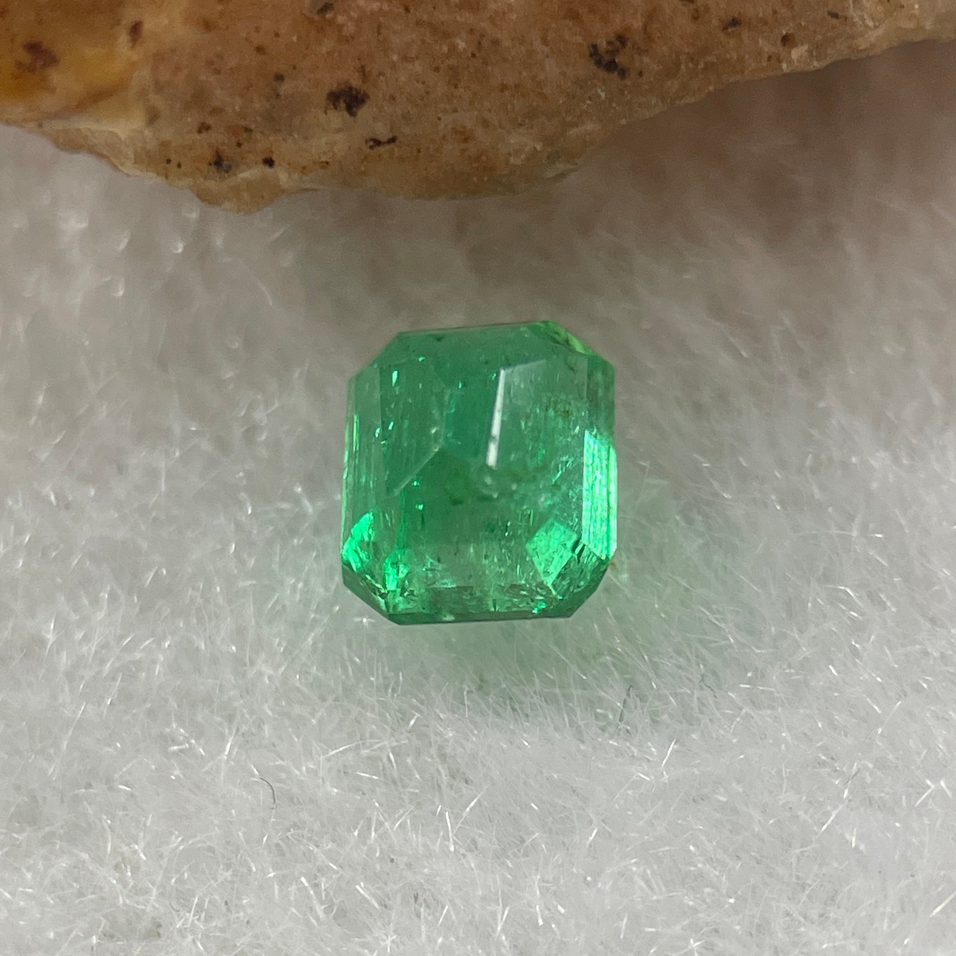 Natural Colombia Green Emerald (Beryl) Cut-Cornered Rectangular step cut 0.53ct 4.6 by 4.2 by 3.4mm - Huangs Jadeite and Jewelry Pte Ltd