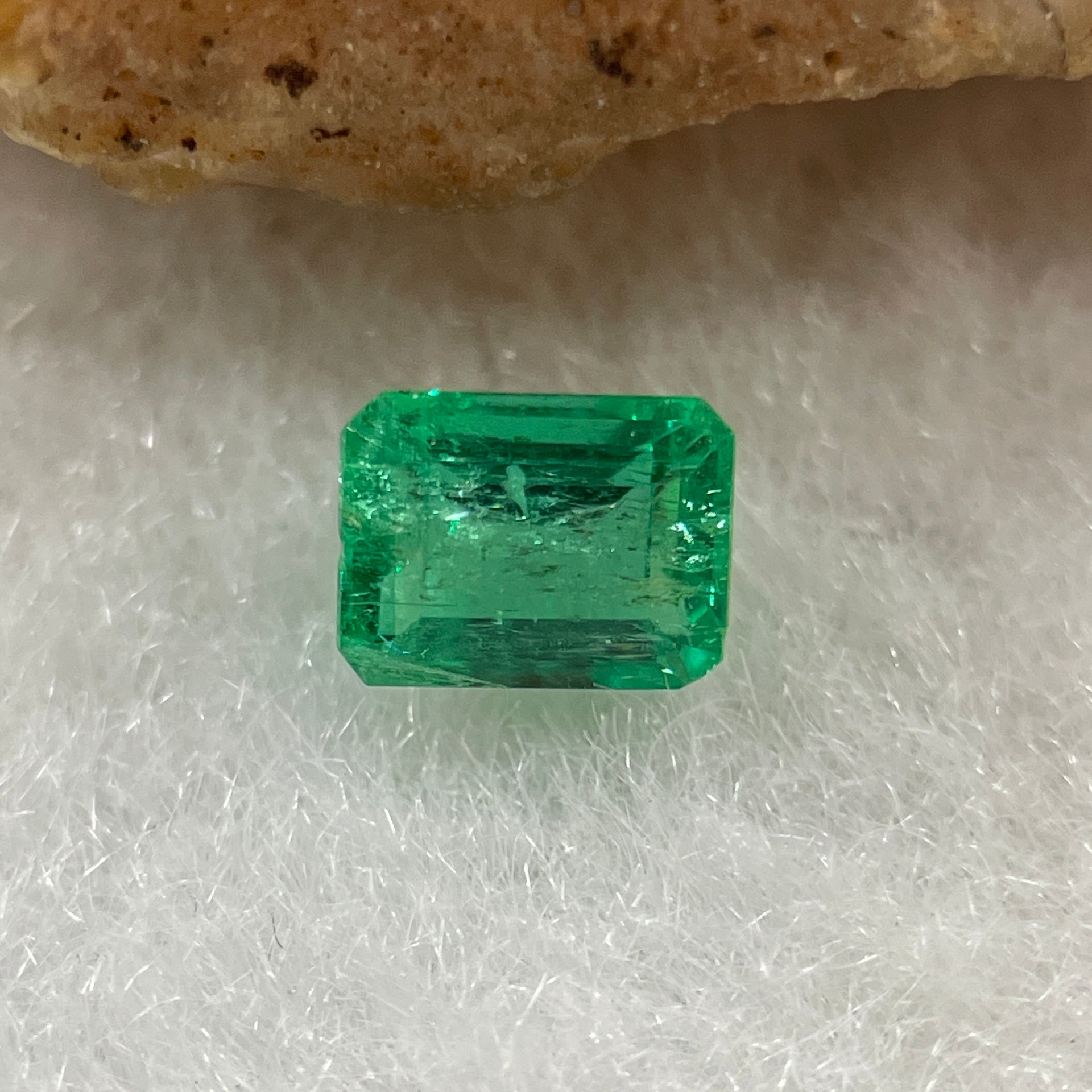 Natural Colombia Vivid Green Emerald (Beryl) Cut-Cornered Square Step cut 0.42ct 5.0 by 4.9 by 2.9mm - Huangs Jadeite and Jewelry Pte Ltd