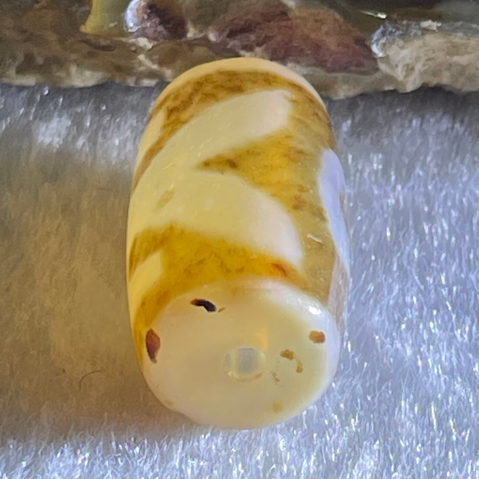 Natural Powerful Tibetan Old Oily Agate Patina Guiren Tairen Human Dzi Bead Totem Amulet Heavenly Master (Tian Zhu) 贵人天诛 4.63g 19.5 by 11.7mm - Huangs Jadeite and Jewelry Pte Ltd