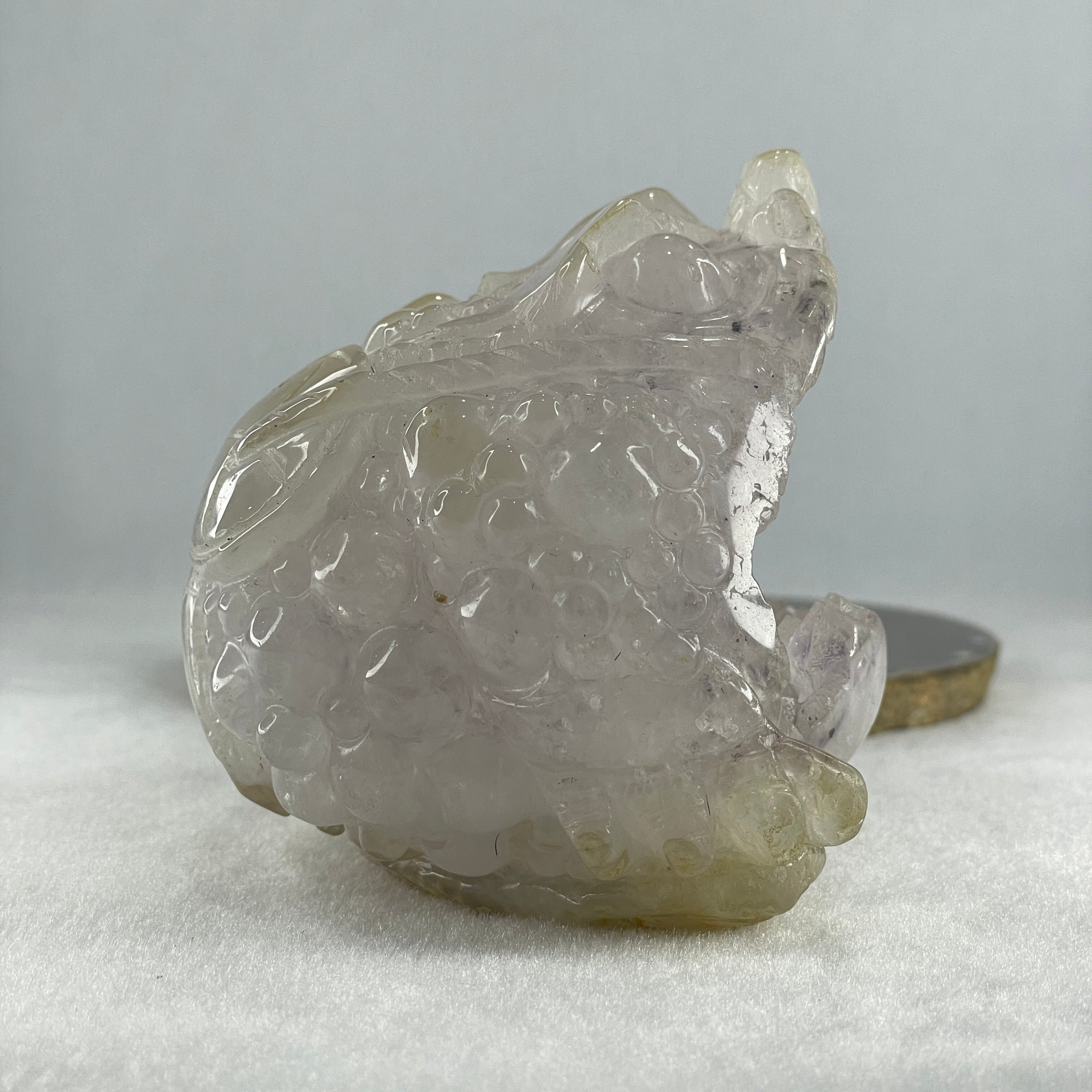 Natural White Agate with Amethyst 3 Legged Toast Display 904.3 140.0 by 91.0 by 94.0mm - Huangs Jadeite and Jewelry Pte Ltd