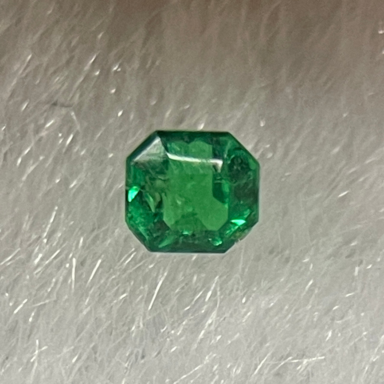 Natural Colombia Vivid Green Emerald (Beryl) Cut-Cornered Square Step cut 0.06ct 2.2 by 2.0 by 1.8mm - Huangs Jadeite and Jewelry Pte Ltd