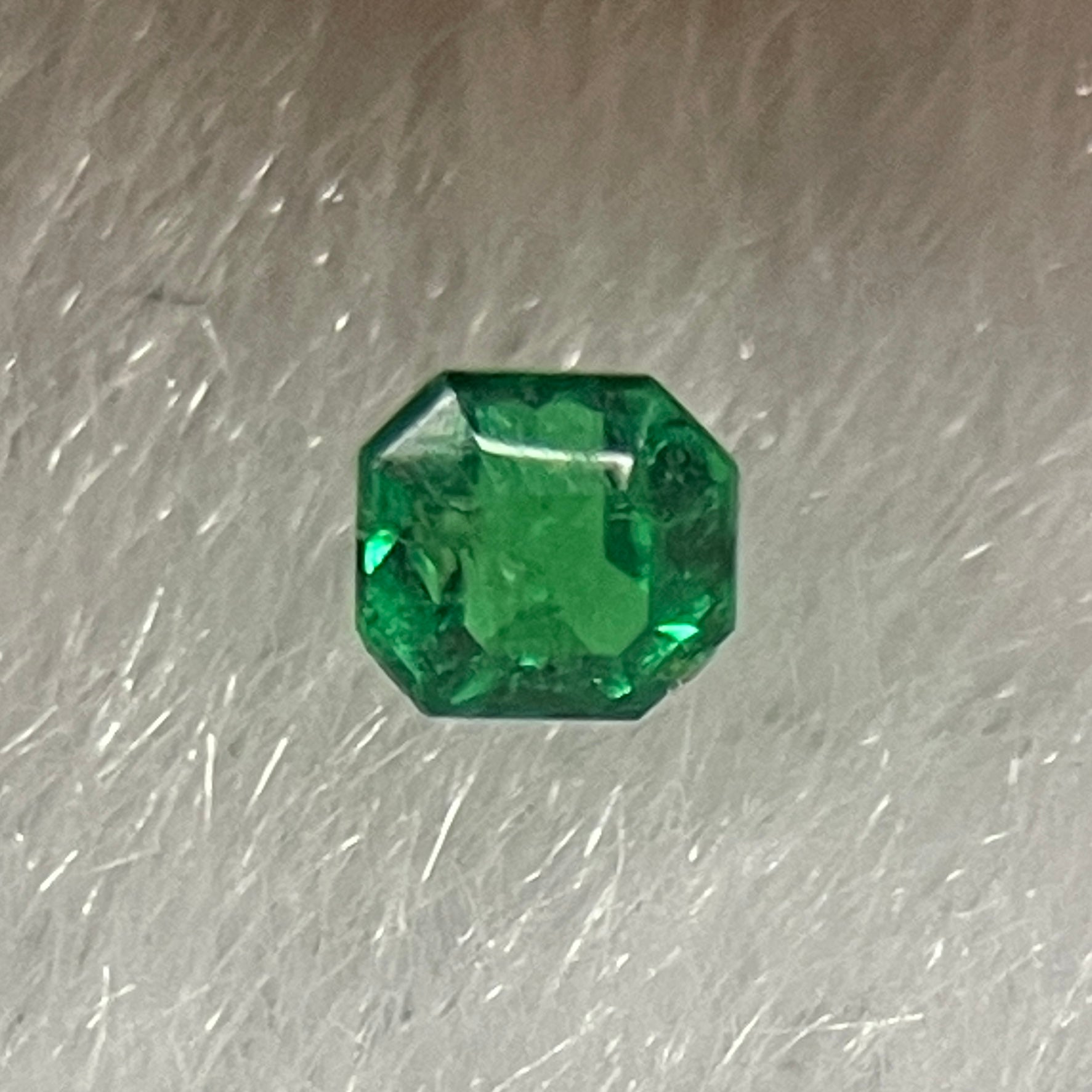 Natural Colombia Vivid Green Emerald (Beryl) Cut-Cornered Square Step cut 0.06ct 2.2 by 2.0 by 1.8mm - Huangs Jadeite and Jewelry Pte Ltd