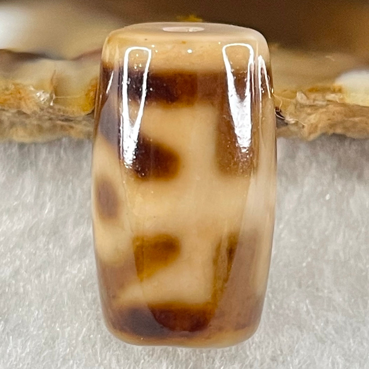 Natural Powerful Tibetan Old Oily Agate Patina Guiren Tairen Human Dzi Bead Totem Amulet Heavenly Master (Tian Zhu) 贵人天诛 4.72g 19.5 by 11.5mm - Huangs Jadeite and Jewelry Pte Ltd