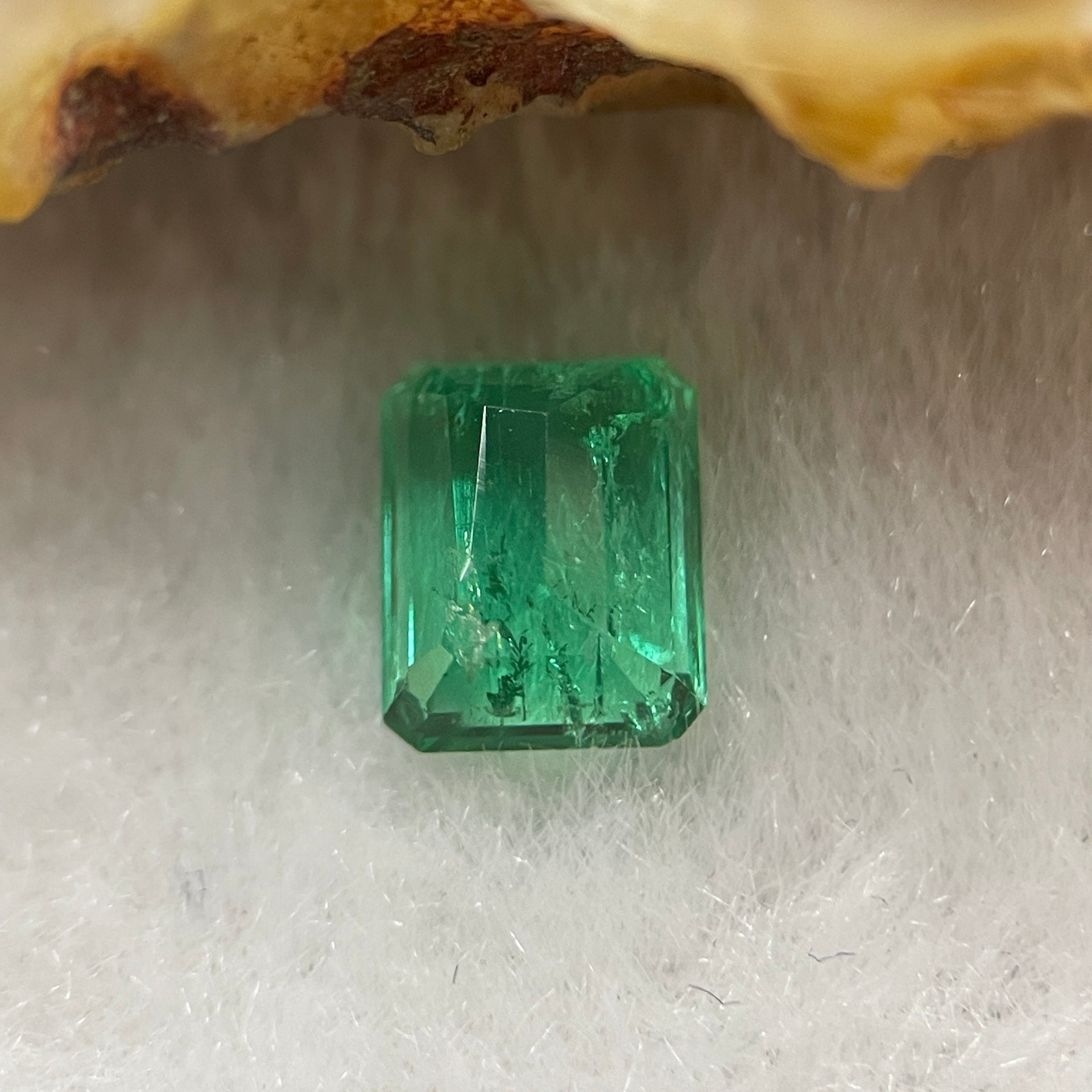 Natural Colombia Green Emerald (Beryl) Cut-Cornered Rectangular step cut 1.06ct 6.8 by 5.4 by 3.4mm - Huangs Jadeite and Jewelry Pte Ltd