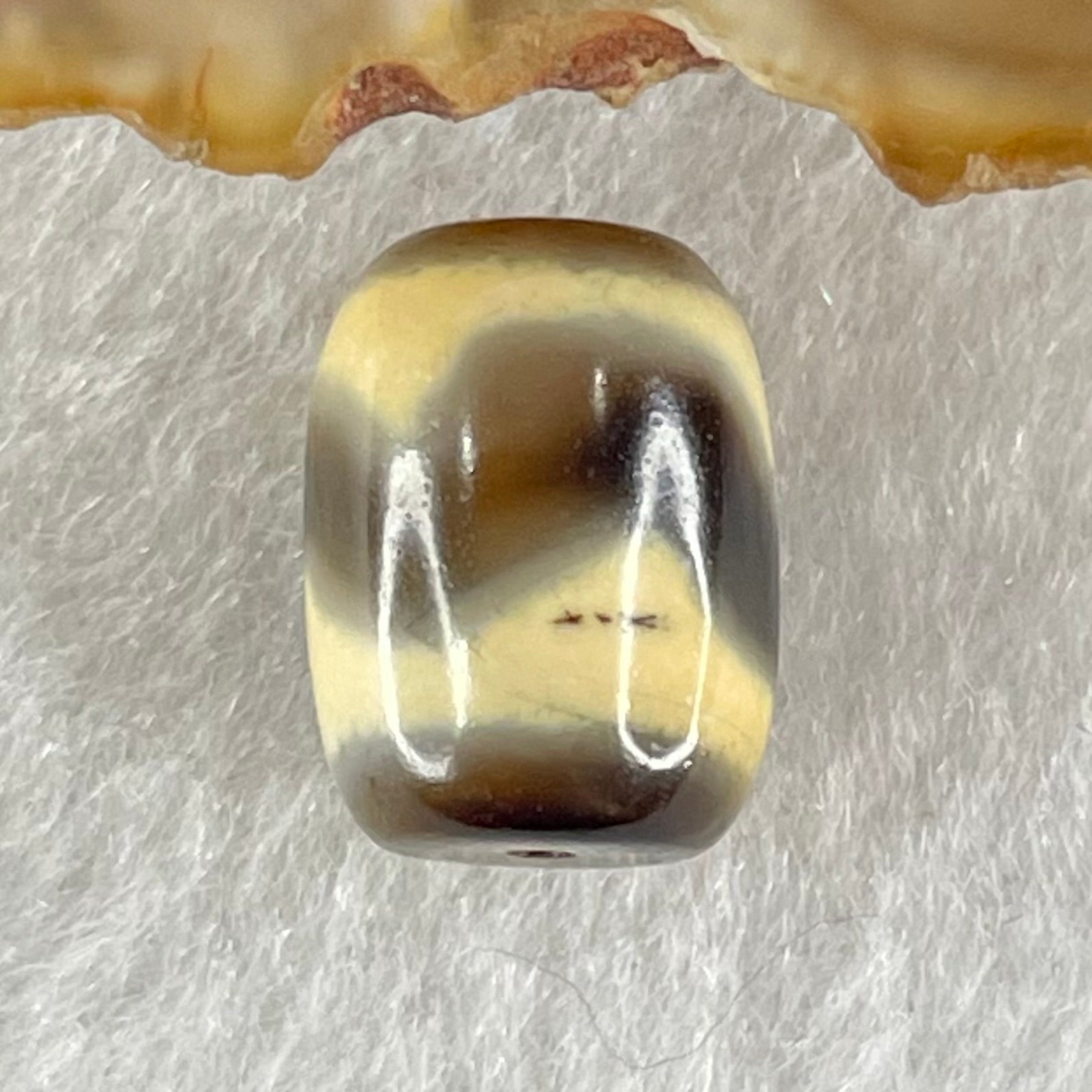 Natural Powerful Tibetan Old Oily Agate Tiger Tooth Daluo Dzi Bead Heavenly Master (Tian Zhu) 虎呀天诛 2.40g 13.5 by 10.3mm - Huangs Jadeite and Jewelry Pte Ltd