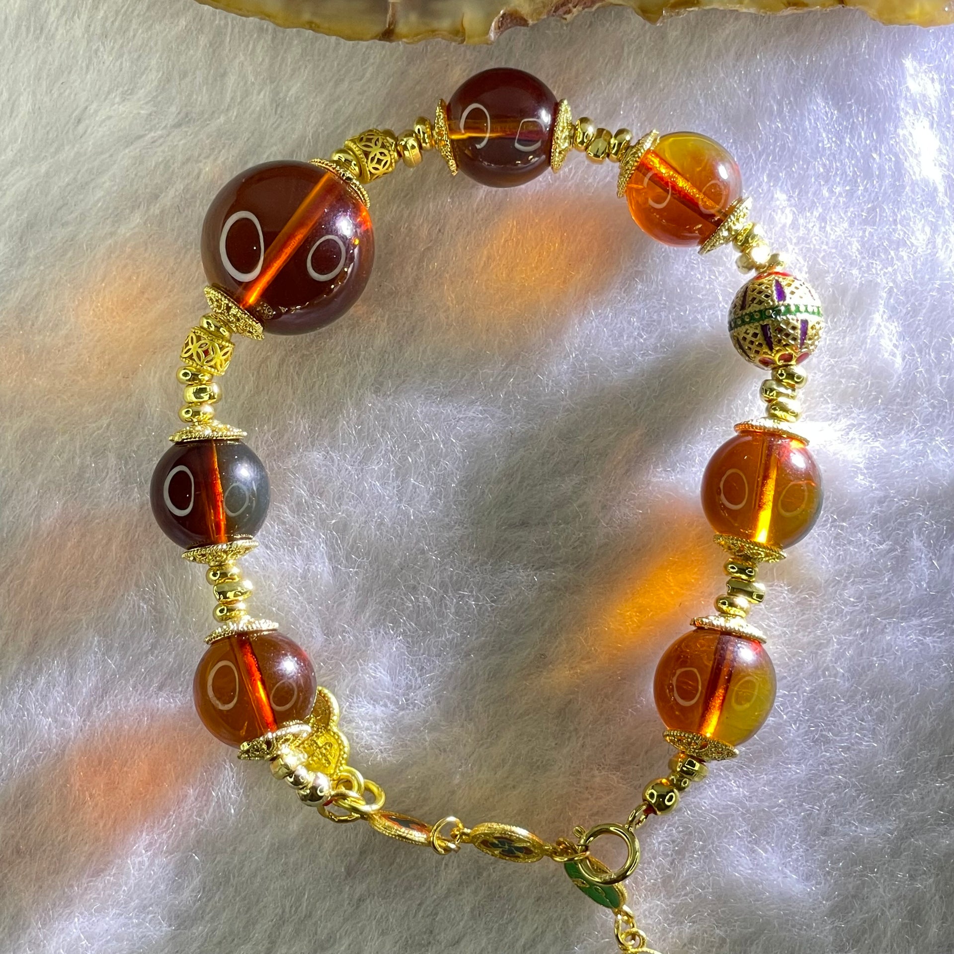 Natural Purple Honey Amber Beads in S925 Gold Color Bracelet 天然紫蜜琥珀手链10.66g 13.8mm 1 Bead 9.8mm 7 Beads - Huangs Jadeite and Jewelry Pte Ltd