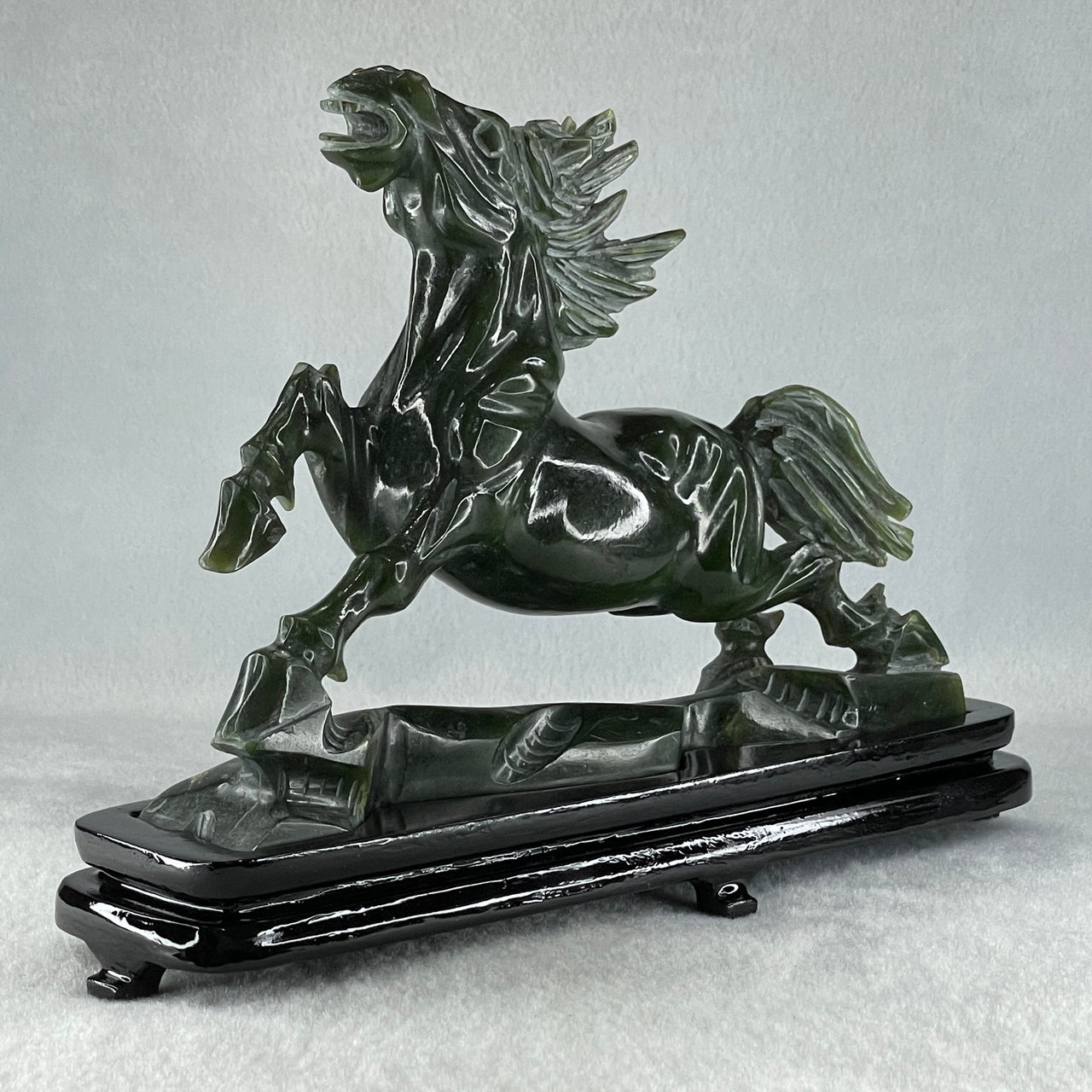 Natural Dark Green Serpentine Victory Horse with Wooden Stand Display 847.1g 220.0 by 168.0 by 3.0mm - Huangs Jadeite and Jewelry Pte Ltd