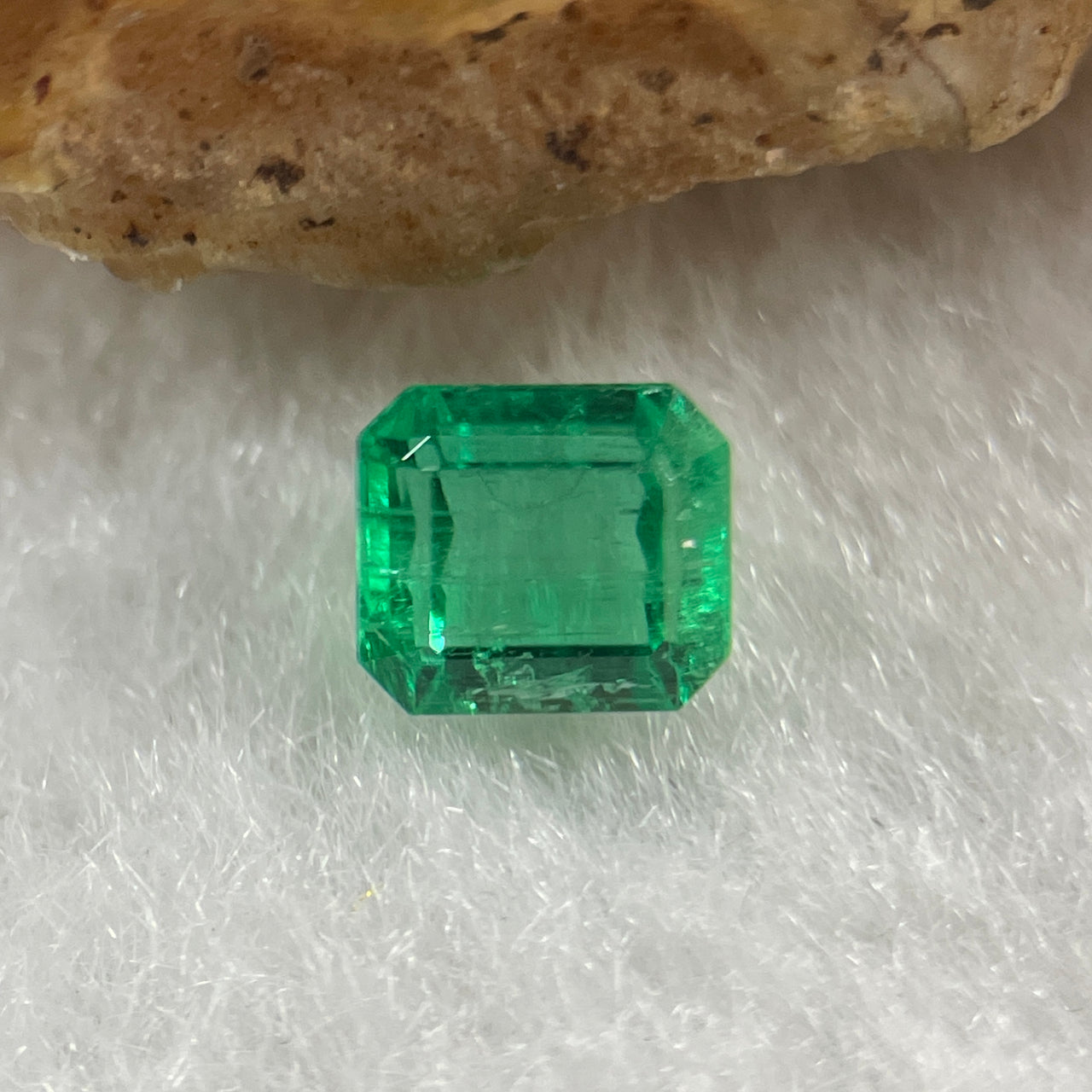 Natural Colombia Green Emerald (Beryl) Cut-Cornered Rectangular step cut 0.63ct 5.2 by 4.3 by 3.2mm - Huangs Jadeite and Jewelry Pte Ltd