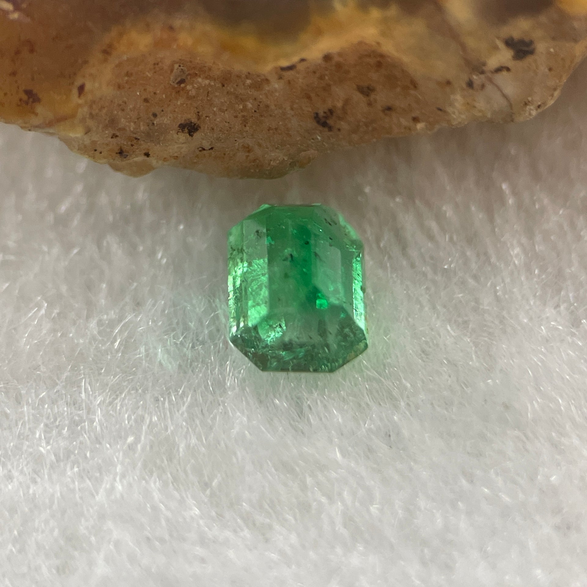 Natural Colombia Green Emerald (Beryl) Cut-Cornered Rectangular step cut 0.58ct 5.5 by 3.8 by 3.7mm - Huangs Jadeite and Jewelry Pte Ltd