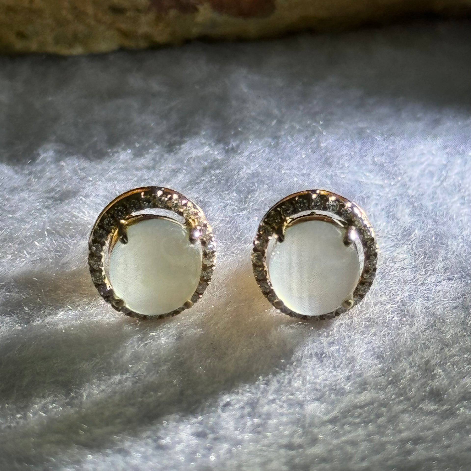 18K 750 Rose Gold Type A Icy Faint Lavender Green Cabochon Jadeite 8.2 by 7.3 by 4.5mm with Natural Diamonds Earrings Pair 3.76g - Huangs Jadeite and Jewelry Pte Ltd