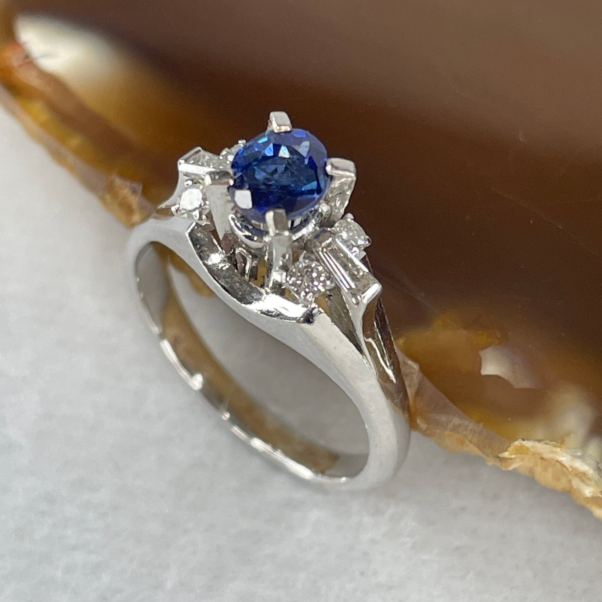 Natural Sapphire Approx 5.4 by 4.4 by 4.0mm with Natural Diamonds in Platinum PT900 Ring Total Weight 5.76g US5.75 HK12.5 - Huangs Jadeite and Jewelry Pte Ltd