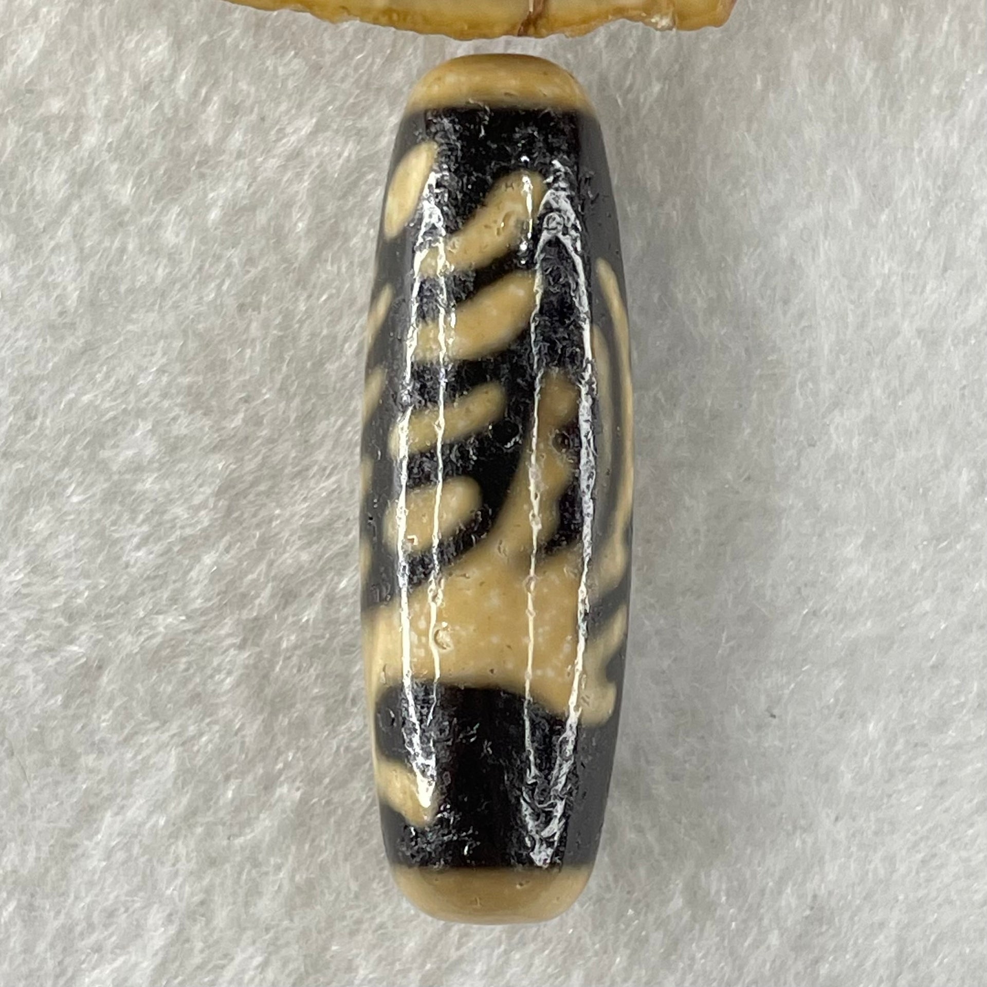 Natural Powerful Tibetan Old Oily Agate Vermilion Bird Fire Element Dzi Bead Heavenly Master (Tian Zhu) 朱雀天珠 8.98g 38.4 by 12.4mm - Huangs Jadeite and Jewelry Pte Ltd