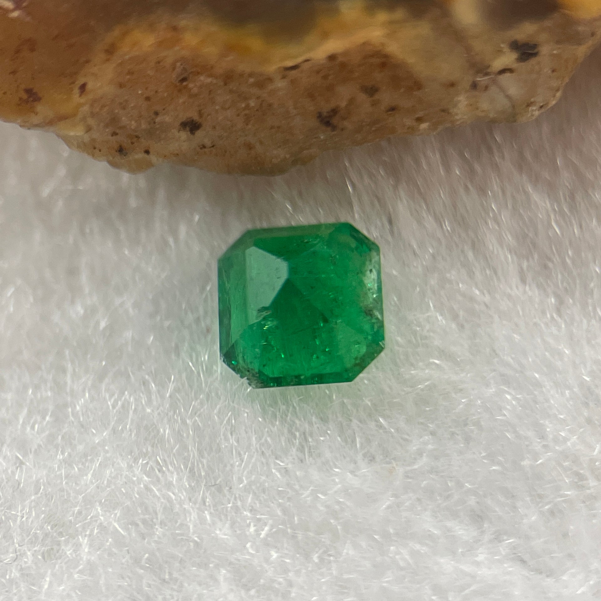 Natural Colombia Green Emerald (Beryl) Cut-Cornered Rectangular step cut 0.54ct 5.4 by 5.0 by 3.2mm - Huangs Jadeite and Jewelry Pte Ltd