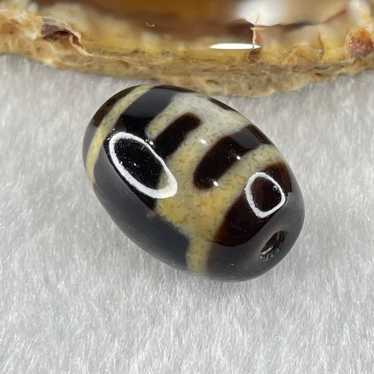 Natural Powerful Tibetan Old Oily Agate Double Nectar Vessel Dzi Bead Heavenly Master (Tian Zhu) 双花蜜容器眼天 5.69g 19.4 by 14.3mm - Huangs Jadeite and Jewelry Pte Ltd