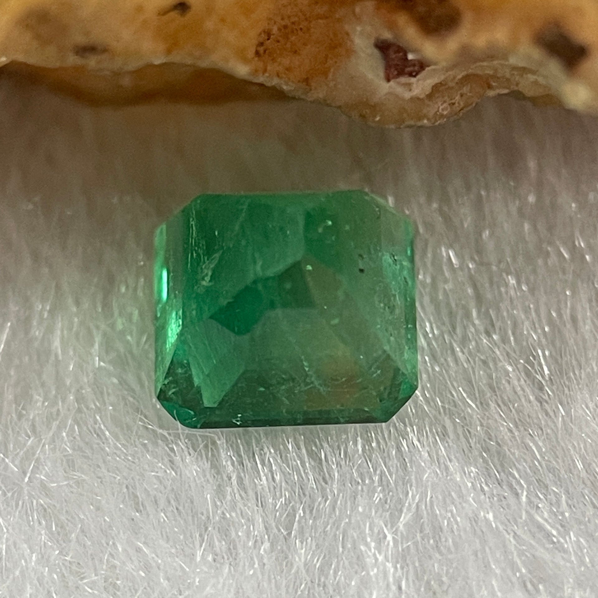 Natural Colombia Green Emerald (Beryl) Cut-Cornered Rectangular step cut 0.83ct 5.4 by 4.9 by 4.3mm - Huangs Jadeite and Jewelry Pte Ltd