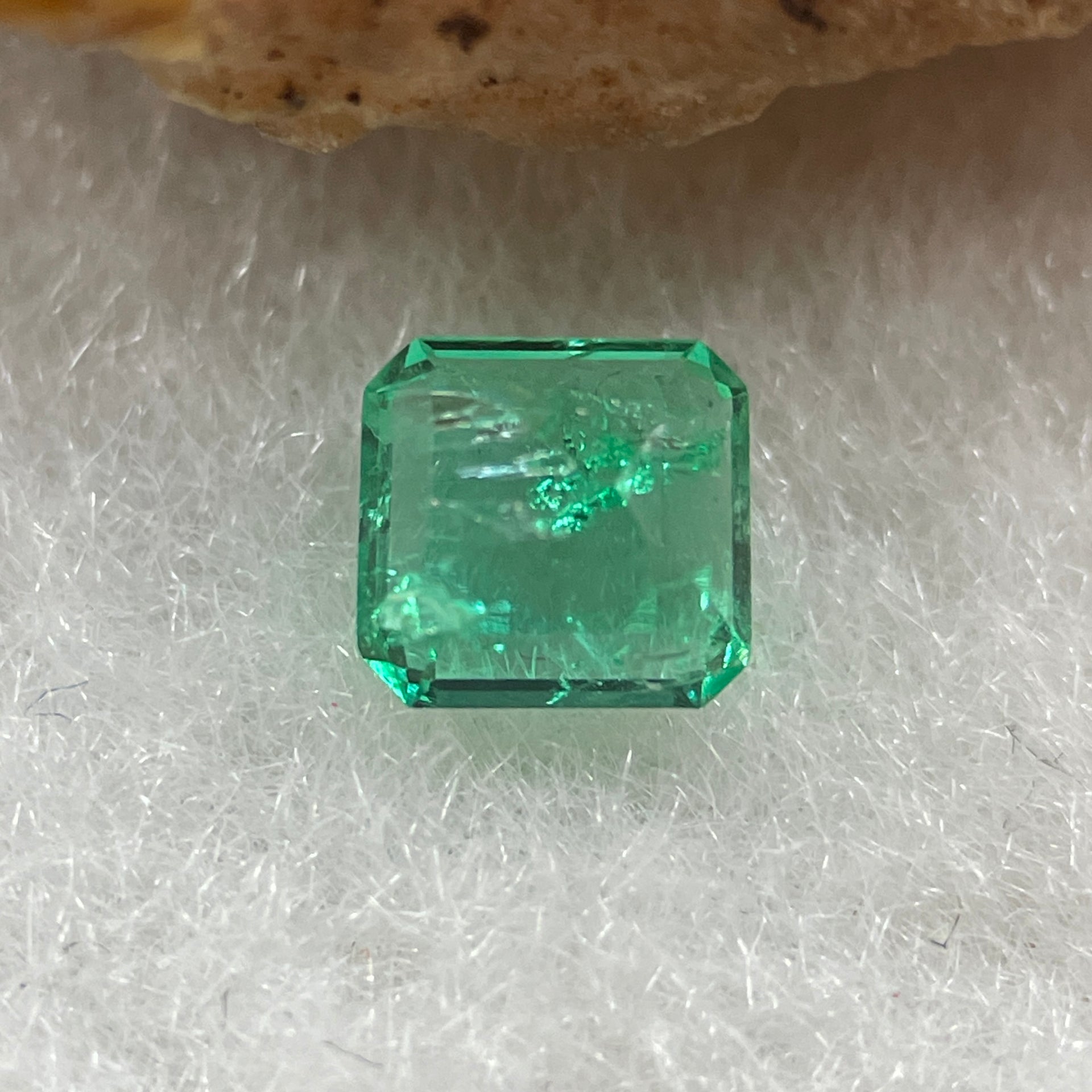 Natural Colombia Vivid Green Emerald (Beryl) Cut-Cornered Square Step cut 0.43ct 4.7 by 4.6 by 2.6mm - Huangs Jadeite and Jewelry Pte Ltd