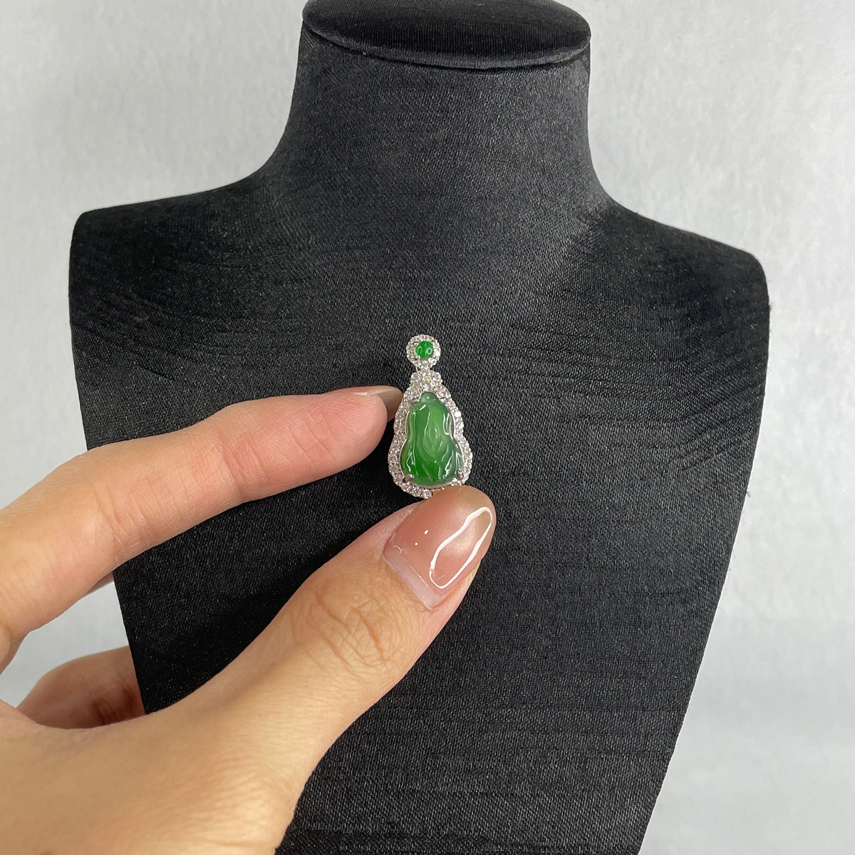 Natural Type A Omphacite Spicy Green Jadeite Hulu Pendant in S925 Silver | (2.90g | 14.2 x 9.5 x 3.0mm | Health, Abundance & Negative Energy Absorber, Feng Shui Prosperity & Longevity Pendant) - Huangs Jadeite and Jewelry Pte Ltd