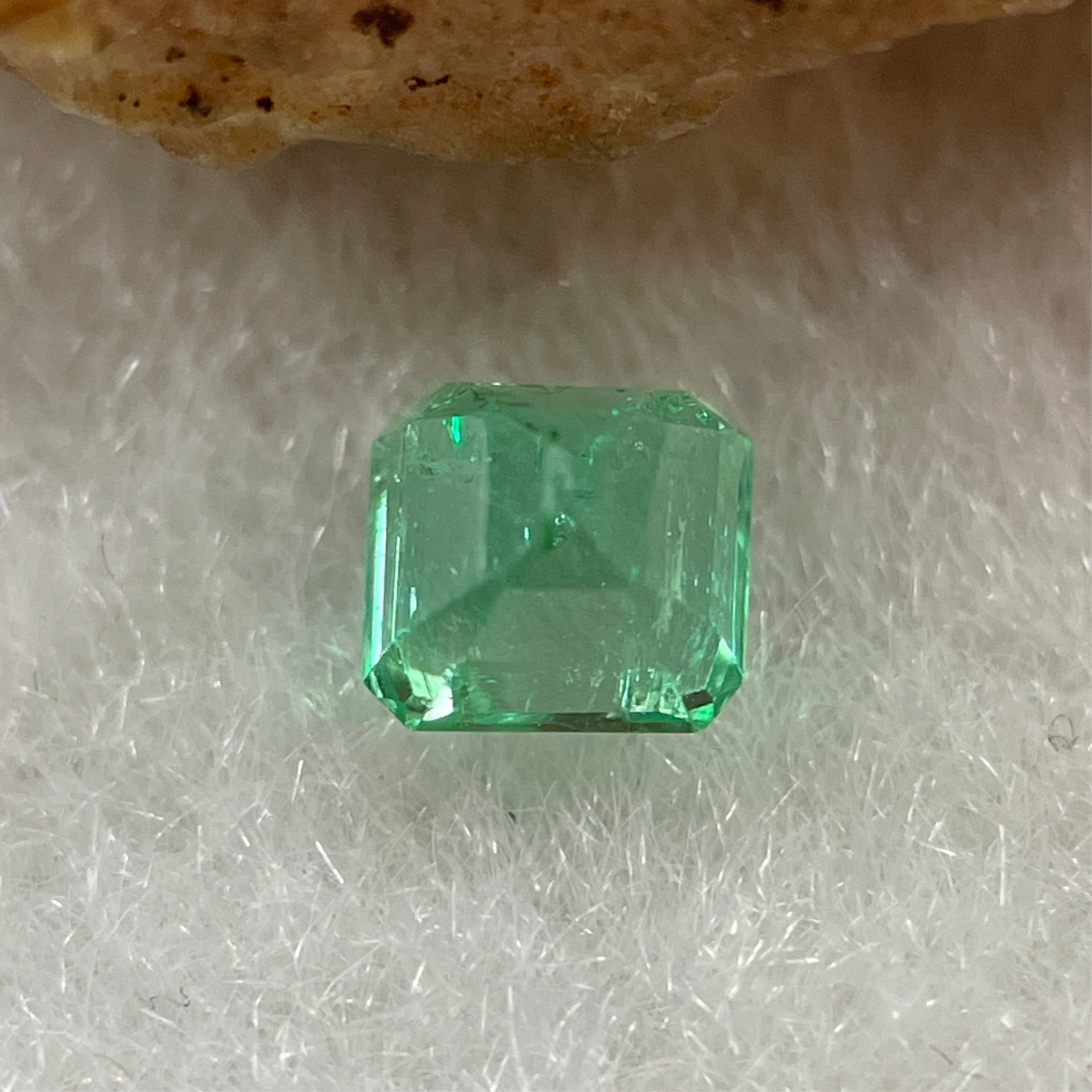 Natural Colombia Vivid Green Emerald (Beryl) Cut-Cornered Square Step cut 0.40ct 4.2 by 4.0 by 3.4mm - Huangs Jadeite and Jewelry Pte Ltd