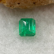 Natural Colombia Vivid Green Emerald (Beryl) Cut-Cornered Rectangle Step cut 0.49ct 5.0 by 4.3 by 2.7mm - Huangs Jadeite and Jewelry Pte Ltd