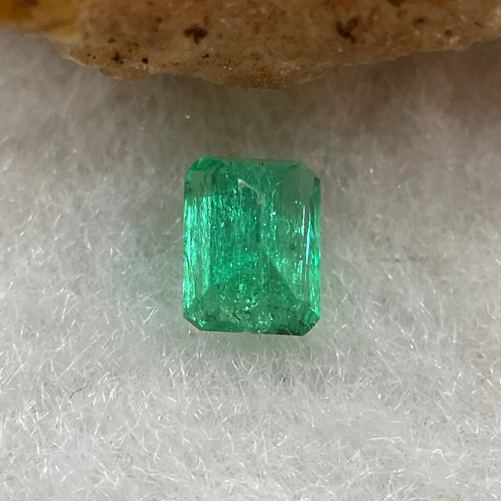 Natural Colombia Vivid Green Emerald (Beryl) Cut-Cornered Square Step cut 0.42ct 5.0 by 4.9 by 2.9mm - Huangs Jadeite and Jewelry Pte Ltd
