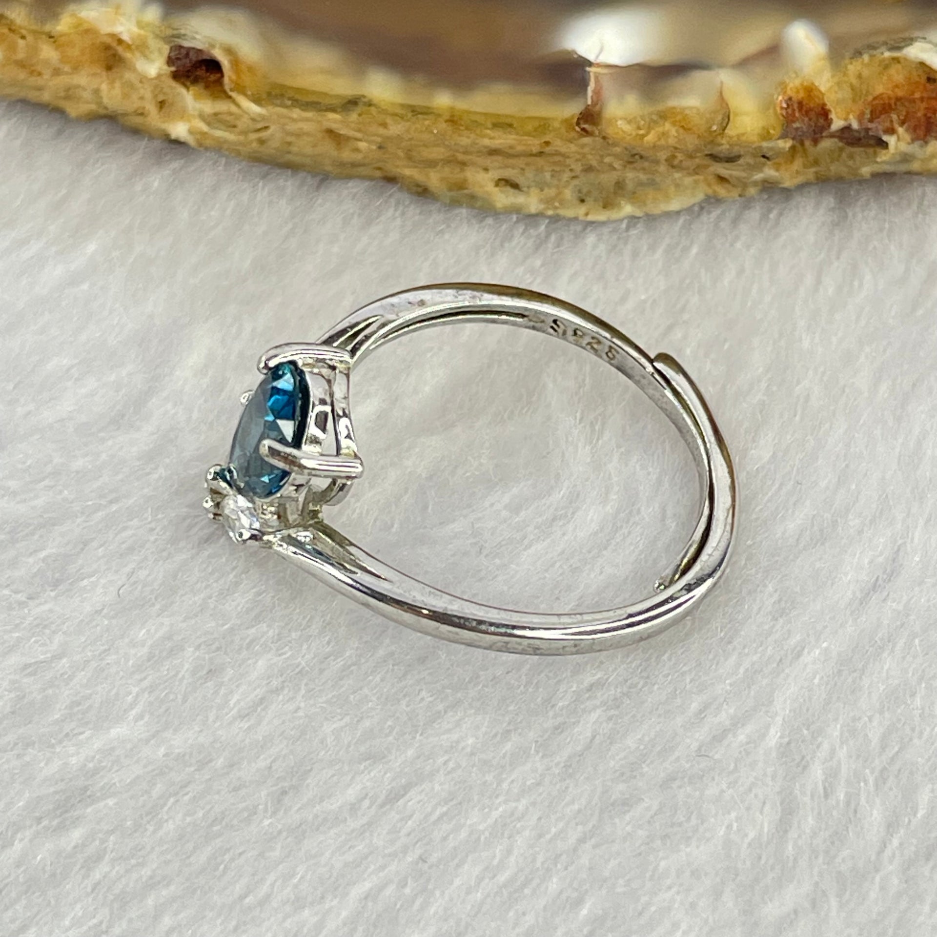 Blue Cubic Zirconia with Crystals in S925 Sliver Ring (Adjustable Size) 1.73g 8.2 by 6.0 by 4.0mm - Huangs Jadeite and Jewelry Pte Ltd