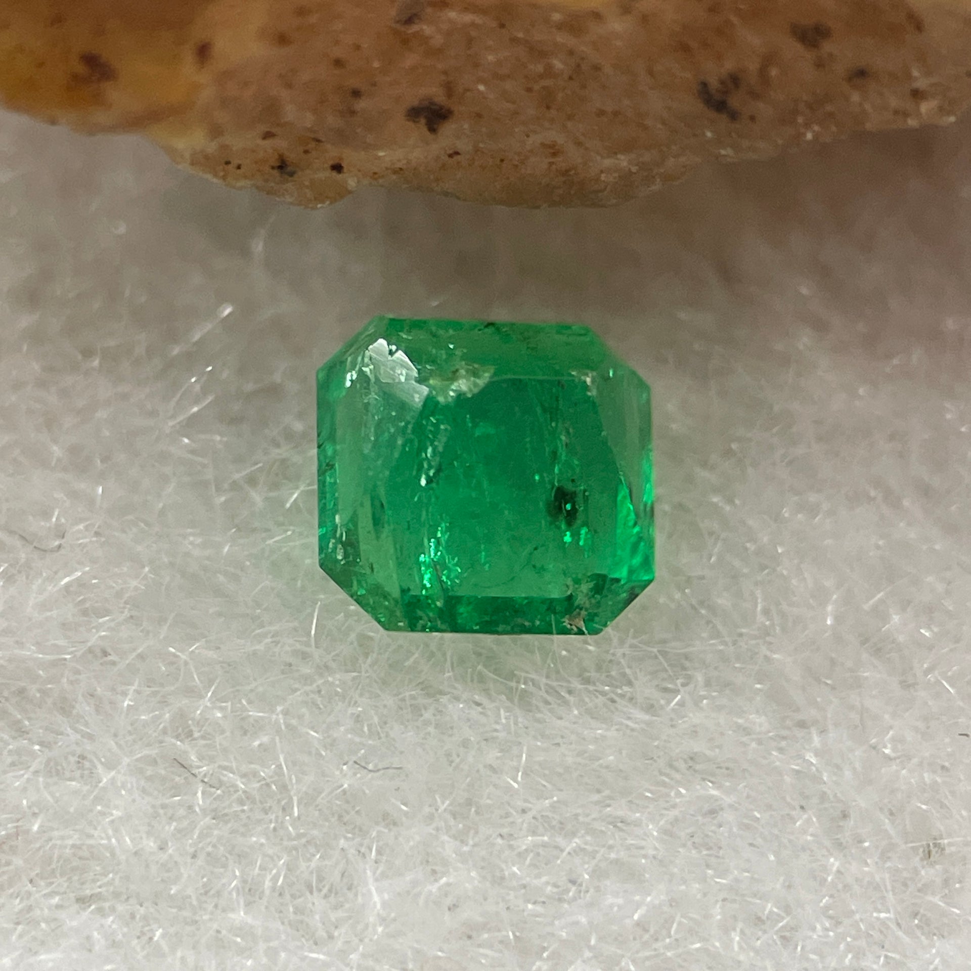 Natural Colombia Vivid Green Emerald (Beryl) Cut-Cornered Square Step cut 0.41ct 4.8 by 4.8 by 2.4mm - Huangs Jadeite and Jewelry Pte Ltd