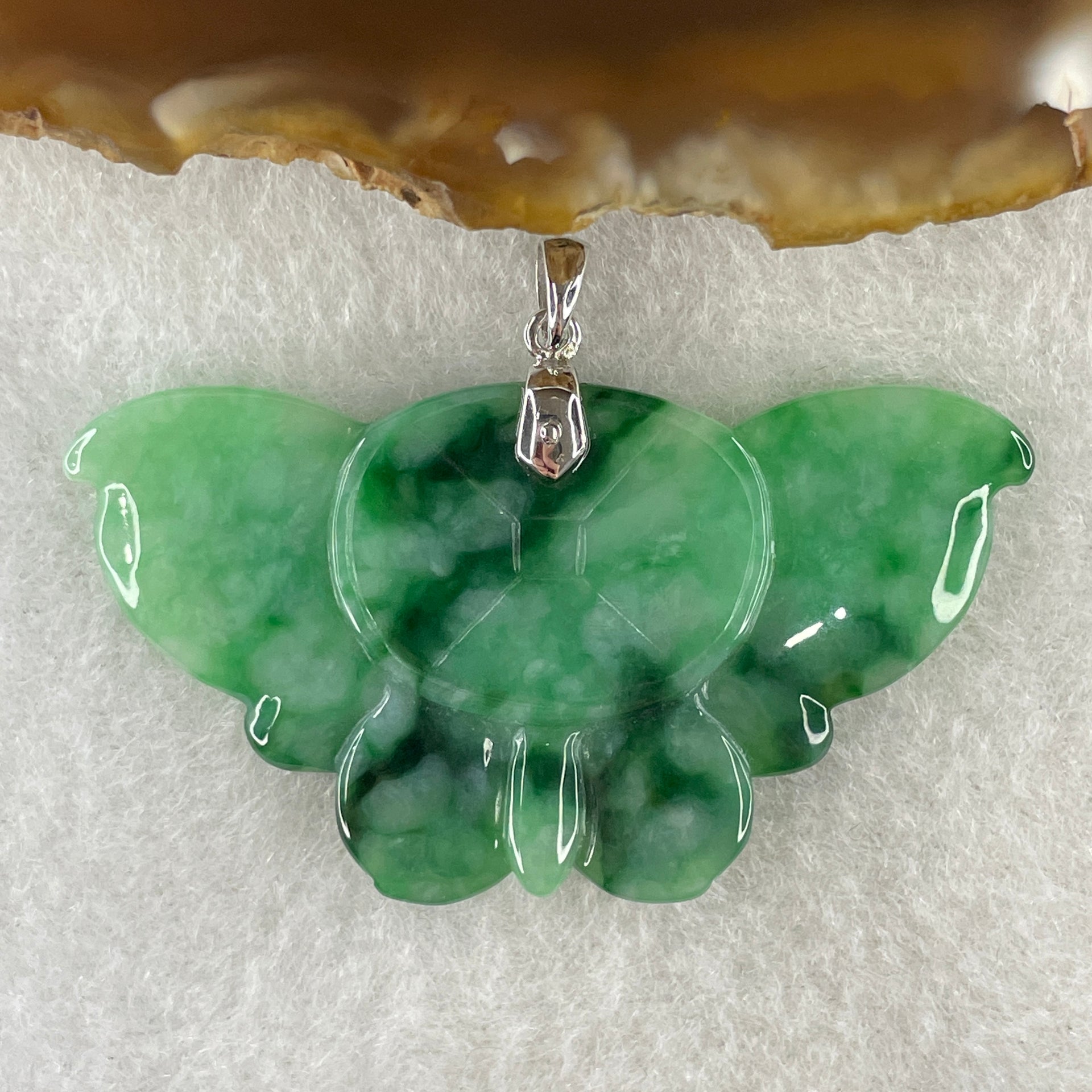 18K 750 White Gold Type A Old Mine Spicy Green with Dark Green Piao Hua Flora Jadeite Pendant 8.98g 49.9 by 27.1 by 4.1mm - Huangs Jadeite and Jewelry Pte Ltd