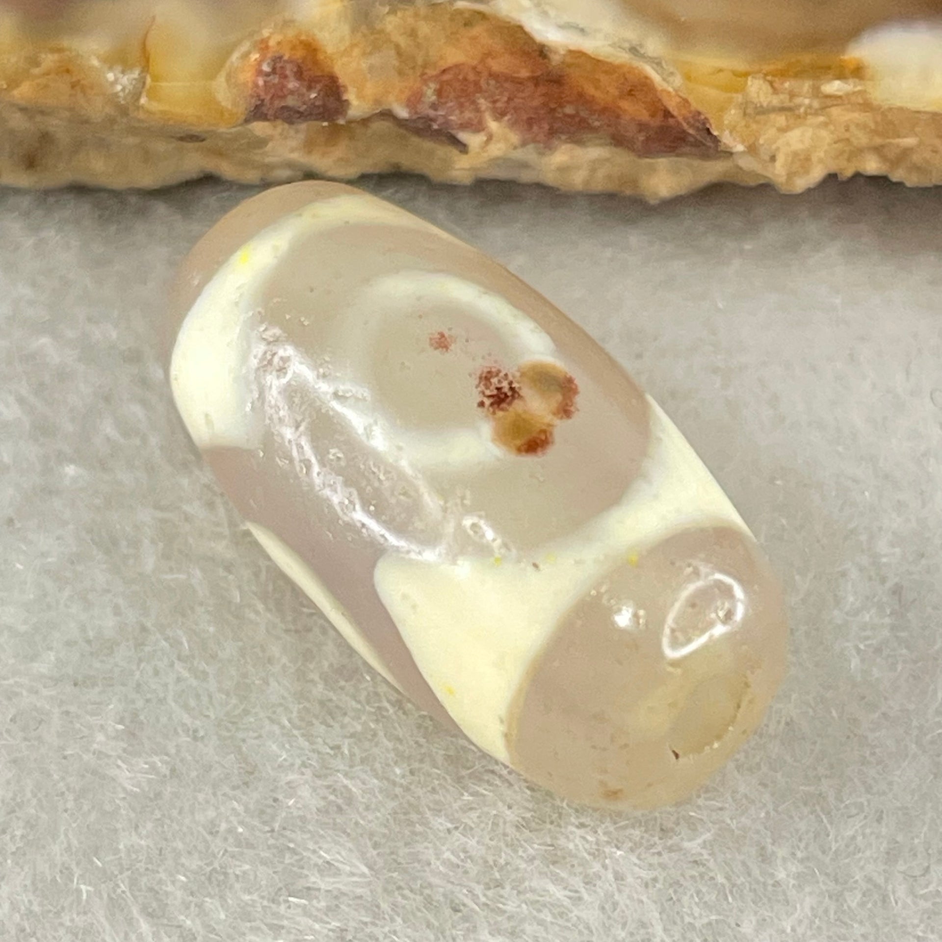 Natural Powerful Tibetan Old Oily Agate Tiger Tooth Daluo Dzi Bead Heavenly Master (Tian Zhu) 虎呀天诛 5.04g 17.7 by 13.4mm - Huangs Jadeite and Jewelry Pte Ltd