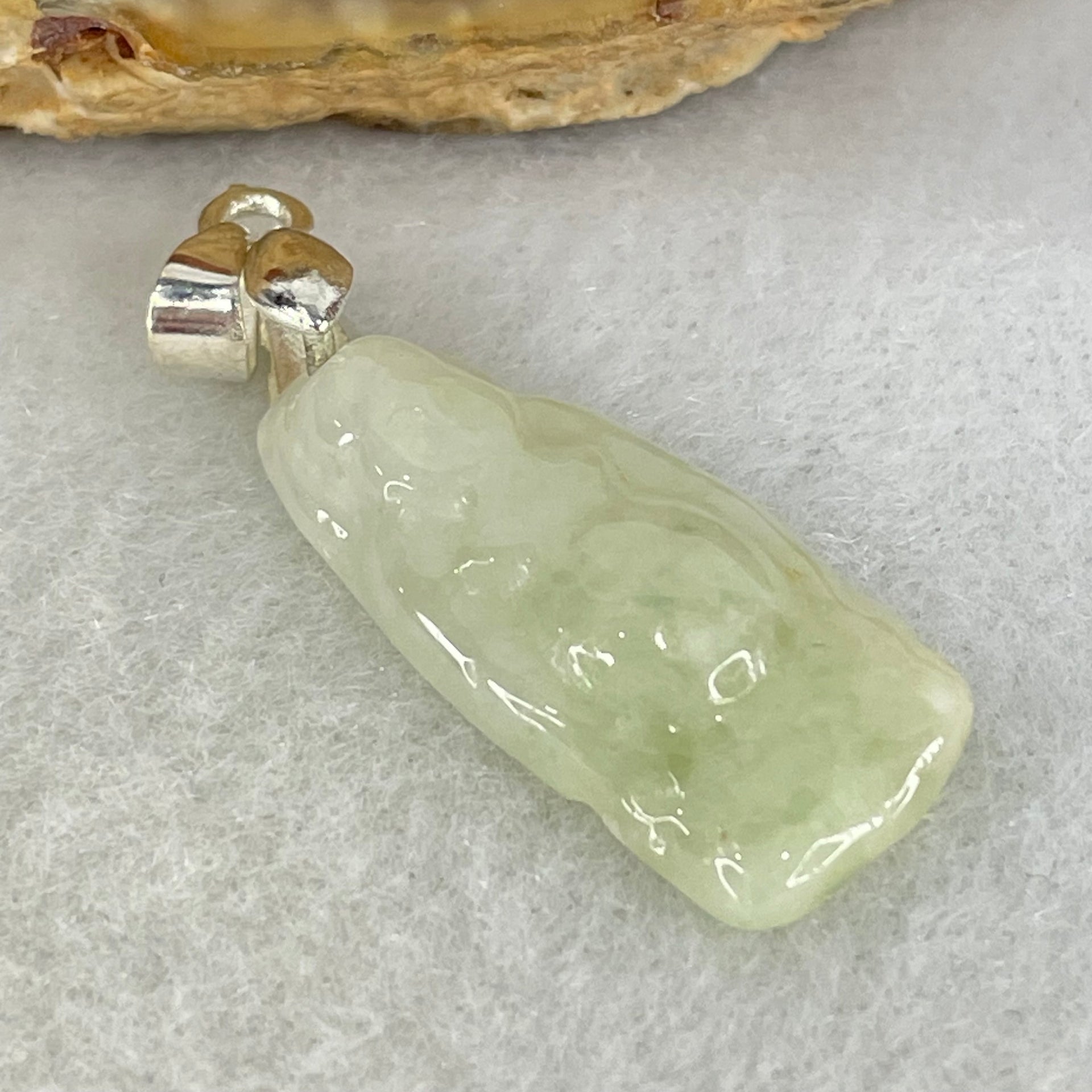 Type A Light Green Jadeite Hulu Pendant 2.45g 24.3 by 11.1 by 4.8mm - Huangs Jadeite and Jewelry Pte Ltd