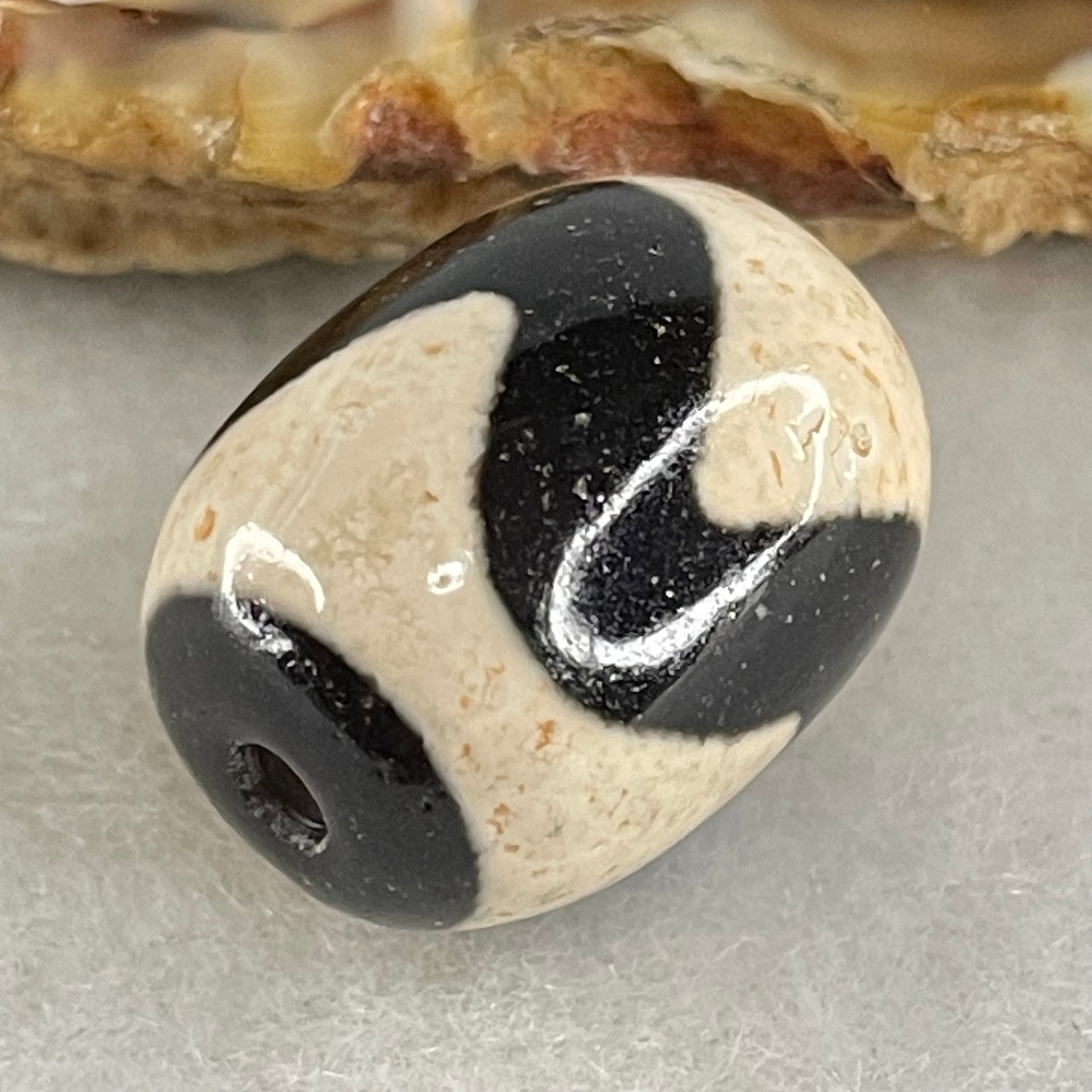 Natural Powerful Tibetan Old Oily Agate Tiger Tooth Daluo Dzi Bead Heavenly Master (Tian Zhu) 虎呀天诛 5.28g 17.9 13.9mm - Huangs Jadeite and Jewelry Pte Ltd