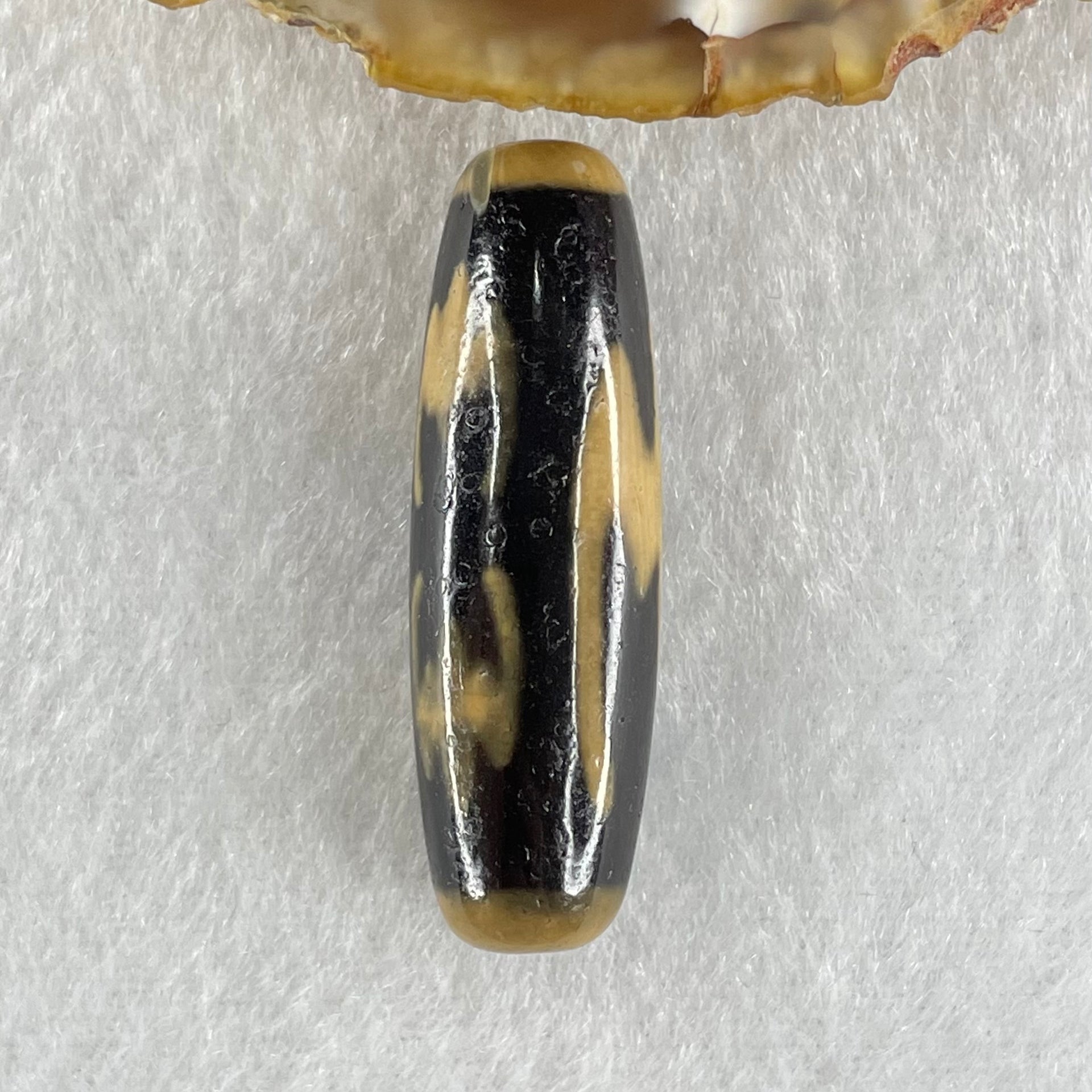 Natural Powerful Tibetan Old Oily Agate 5 Bats Dzi Bead Heavenly Master (Tian Zhu) 五个蝙蝠天诛 8.26g 38.2 by 11.9mm - Huangs Jadeite and Jewelry Pte Ltd