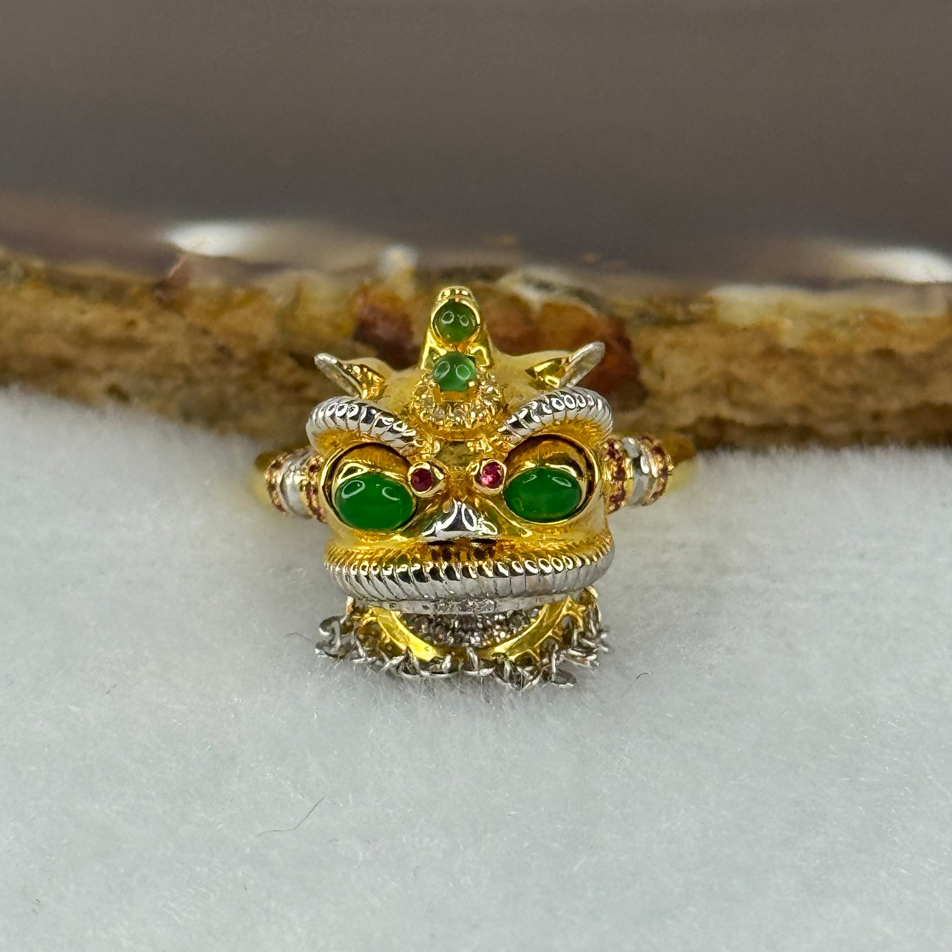 Type A Burmese Full Spicy Green Jade Jadeite 18K Yellow and White Gold customised Moveable Wu Shi Lion Head with Diamonds Ring 6.00g 13.1 by 22.5 by 8.3mm US6.25 HK13.5 Inner Dia 17.0mm - Huangs Jadeite and Jewelry Pte Ltd