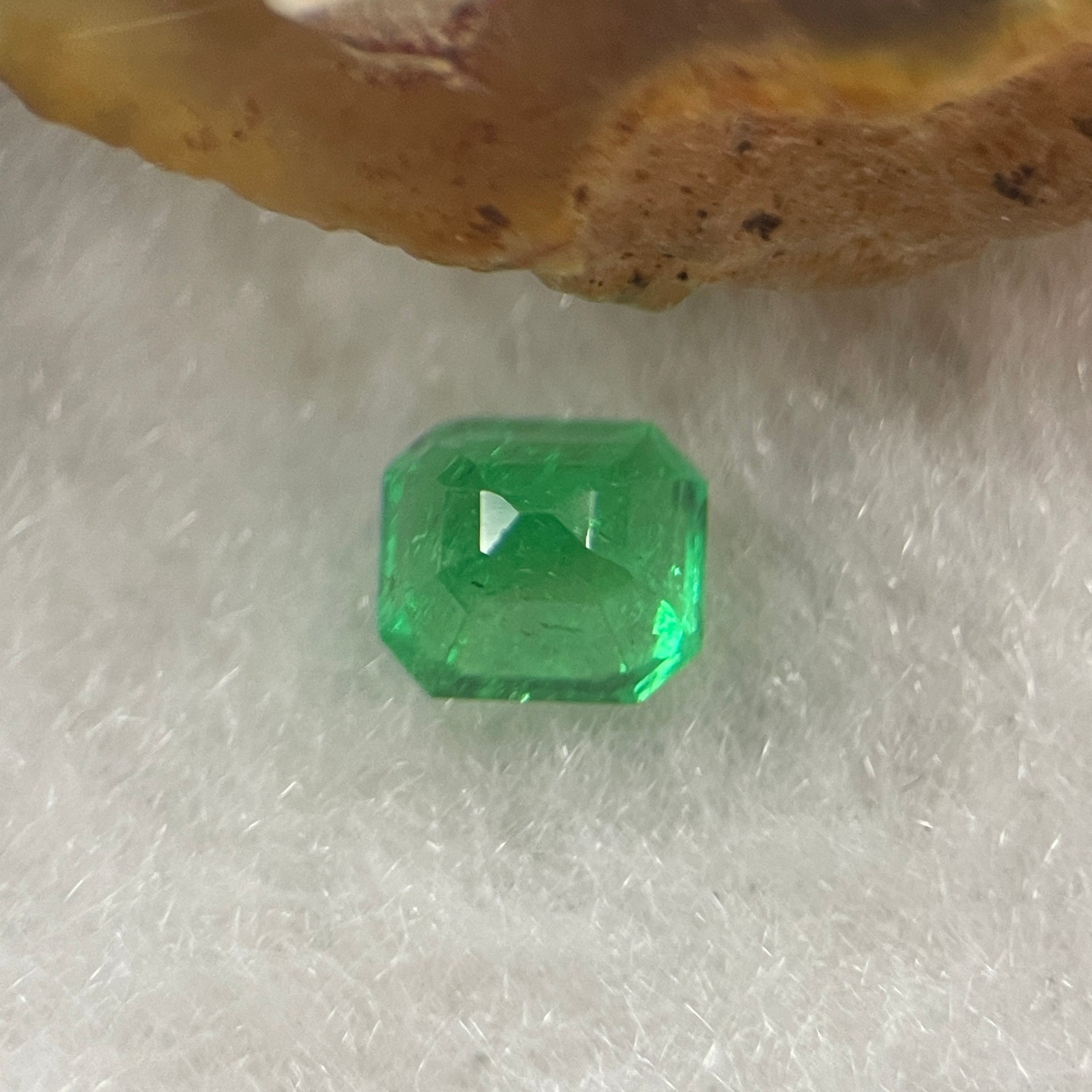 Natural Colombia Green Emerald (Beryl) Cut-Cornered Rectangular step cut 0.68ct 5.3 by 4.9 by 3.9mm - Huangs Jadeite and Jewelry Pte Ltd